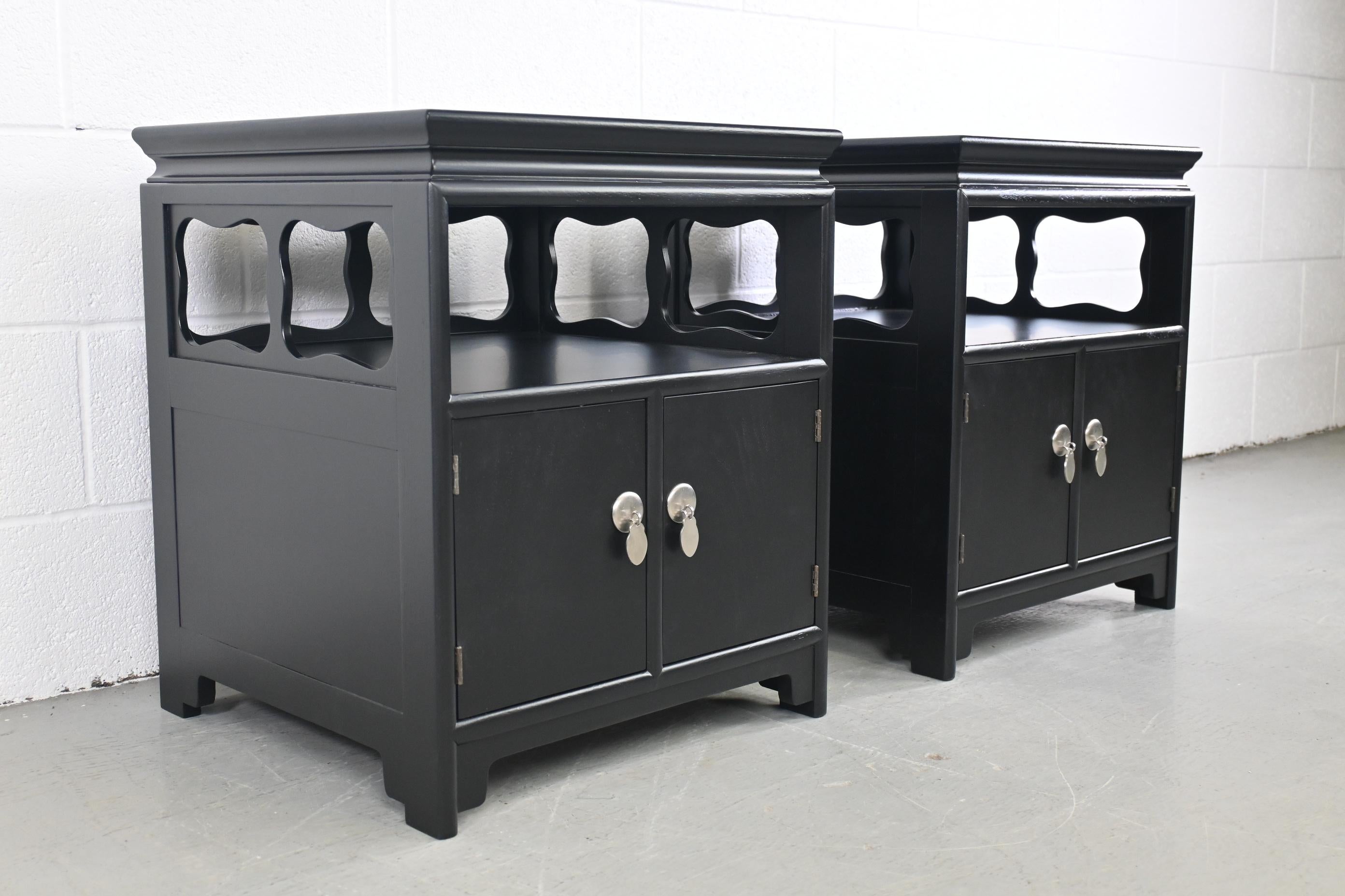 American Michael Taylor for Baker Furniture Far East Black Lacquered Pair of Nightstands For Sale