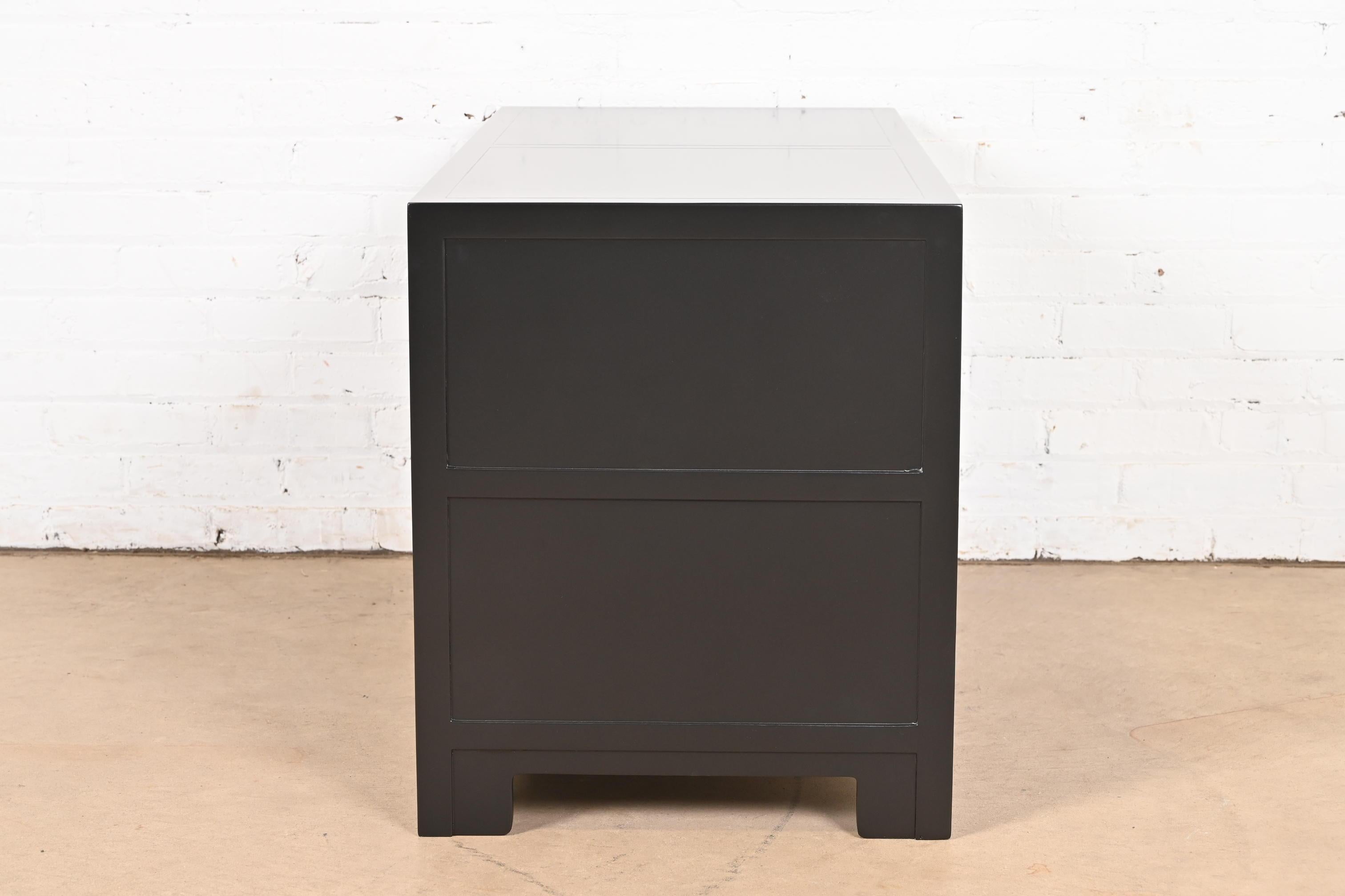 Michael Taylor für Baker Furniture Far East Kollektion Schwarz lackierte Kommode im Angebot 2