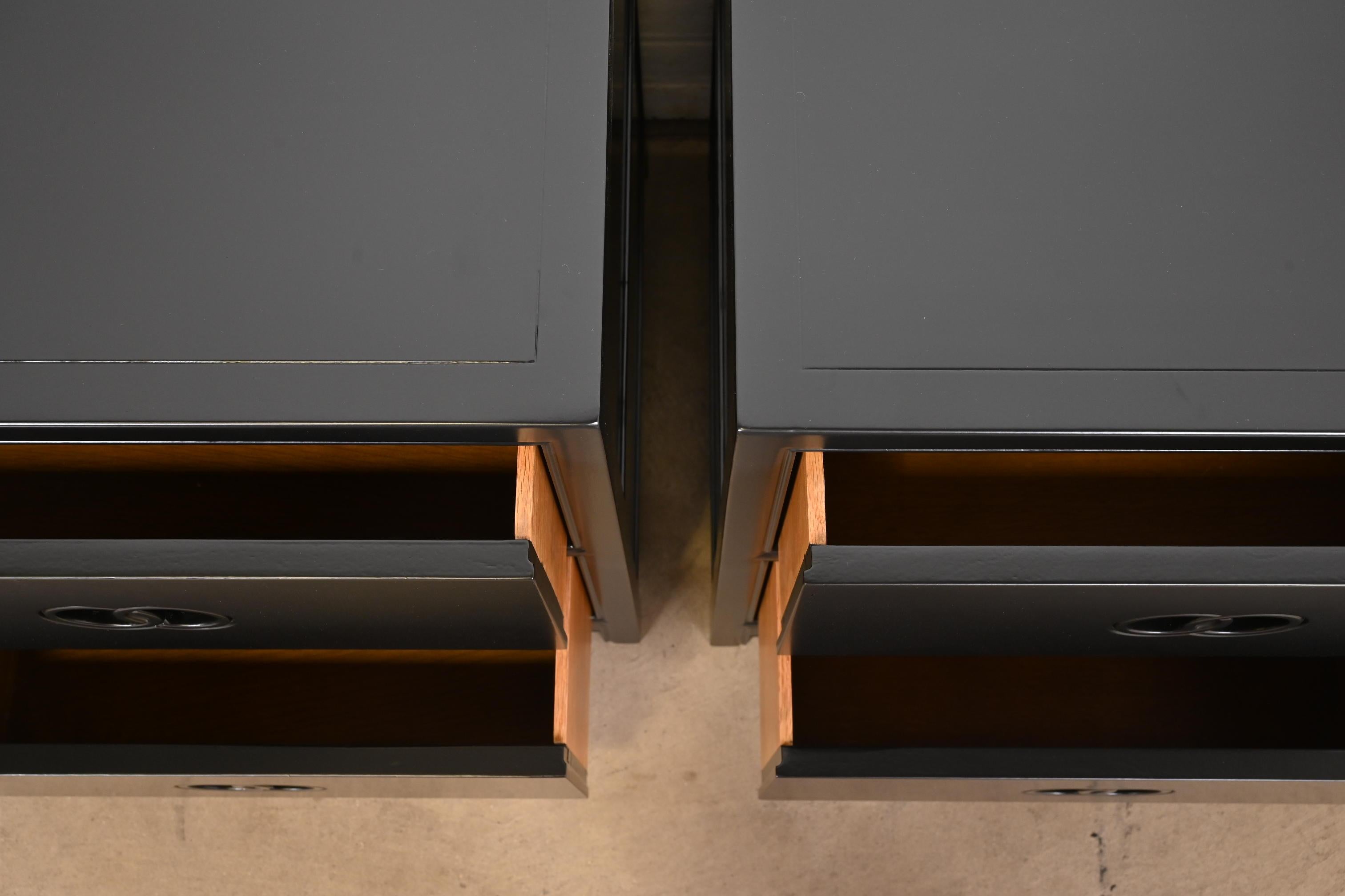 Noce Michael Taylor per Baker Furniture Far East Collection Cassettiere laccate in nero in vendita