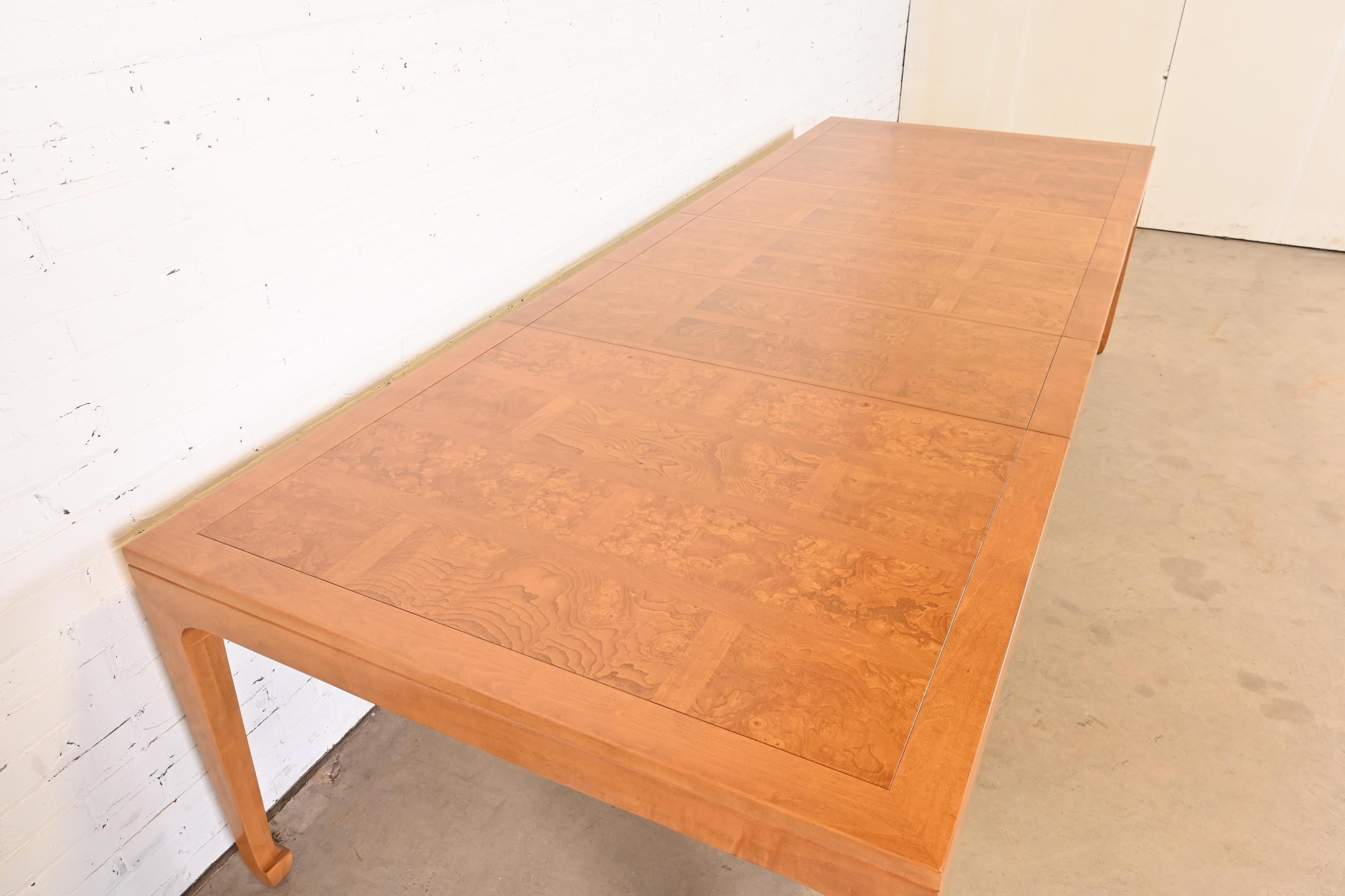 Érable Table à manger de la collection Far East de Michael Taylor pour Baker Furniture, revernie en vente