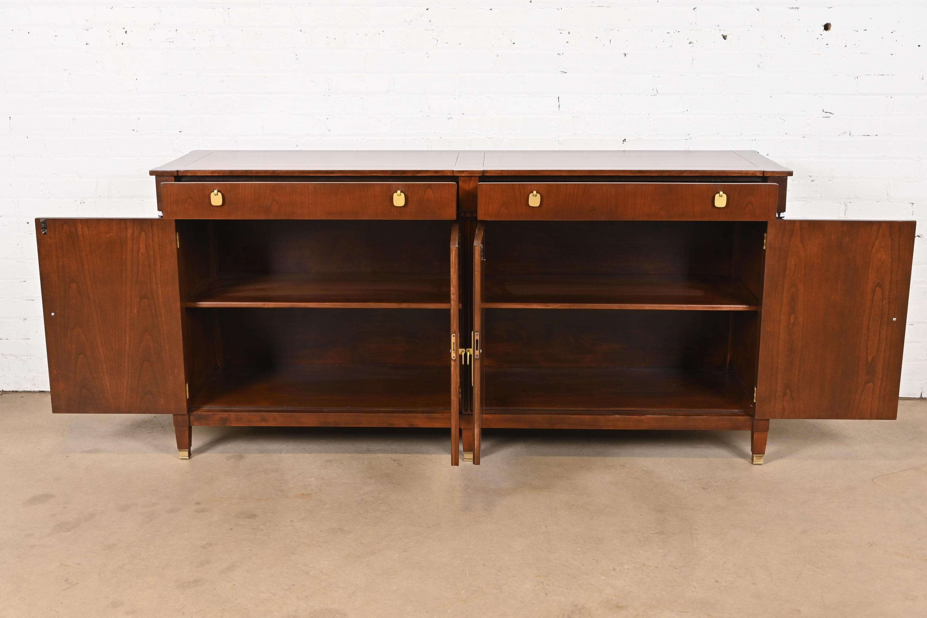 Milieu du XXe siècle Buffet chinoiserie Hollywood Regency de Michael Taylor pour Baker Furniture en vente