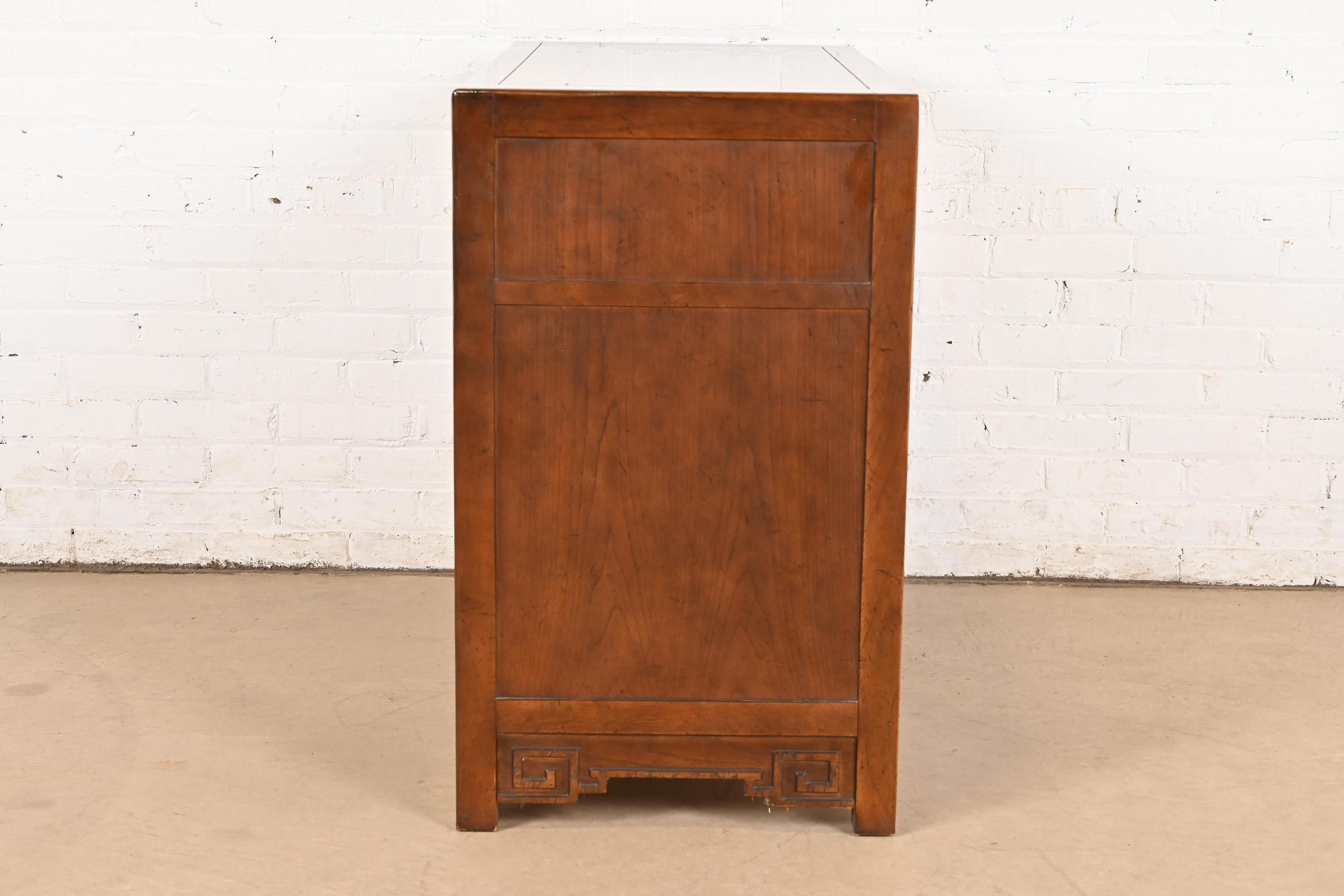 Michael Taylor for Baker Furniture Hollywood Regency Chinoiserie Walnut Dresser en vente 4