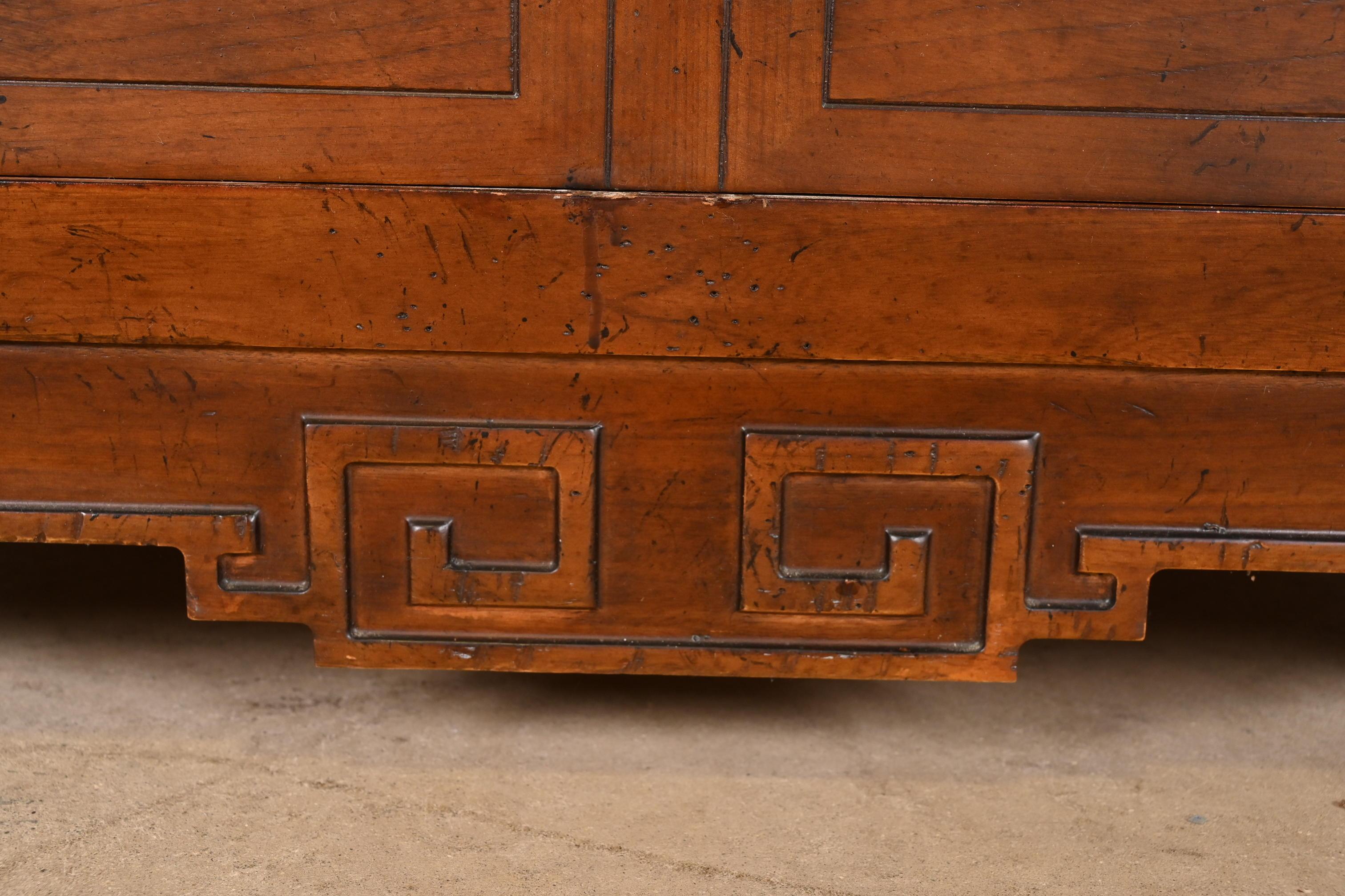 Michael Taylor for Baker Furniture Hollywood Regency Chinoiserie Walnut Dresser en vente 3