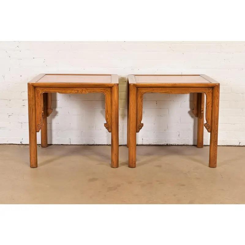 Mid-Century moderno Michael Taylor per Baker Furniture Tavolini in olmo intagliato di metà secolo, coppia in vendita