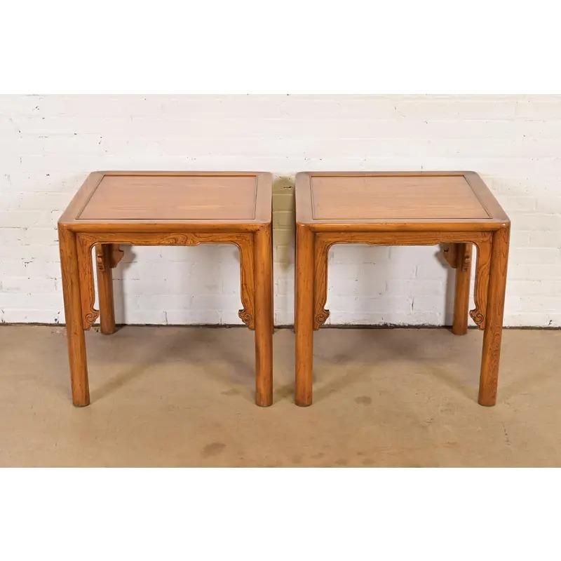 Americano Michael Taylor per Baker Furniture Tavolini in olmo intagliato di metà secolo, coppia in vendita