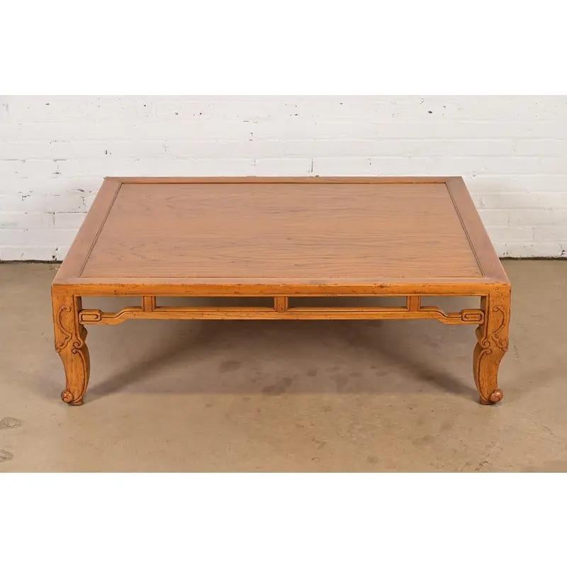 Mid-Century moderno Michael Taylor per Baker Furniture Tavolino da caffè in legno di olmo intagliato di metà secolo in vendita