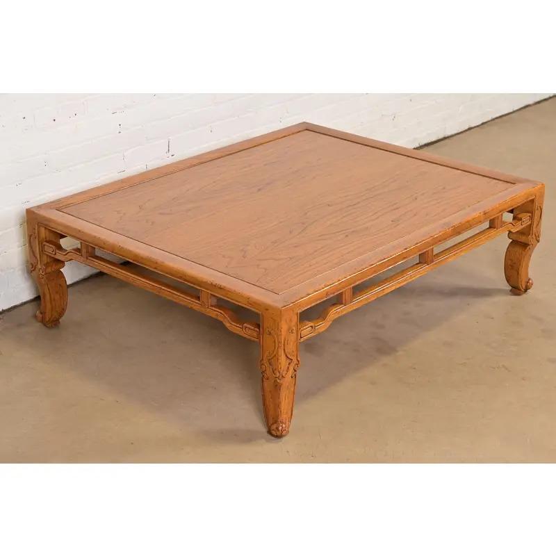 Michael Taylor per Baker Furniture Tavolino da caffè in legno di olmo intagliato di metà secolo In condizioni buone in vendita a South Bend, IN