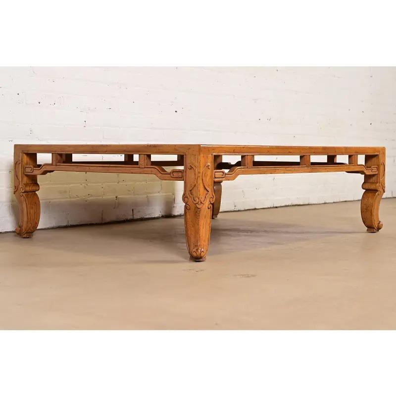 Fine XX secolo Michael Taylor per Baker Furniture Tavolino da caffè in legno di olmo intagliato di metà secolo in vendita