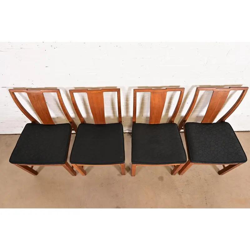 Metà XX secolo Michael Taylor per Baker Furniture Sedie da pranzo moderne del medio secolo, set di quattro sedie in vendita