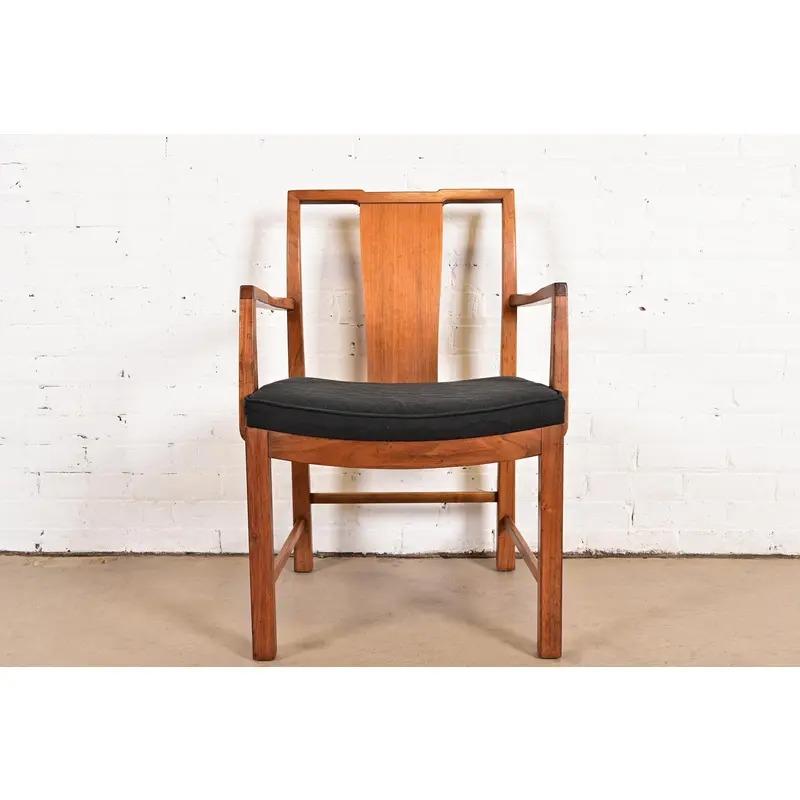 Mid-Century moderno Michael Taylor per Baker Furniture Poltrona in noce moderna di metà secolo, anni '50 in vendita