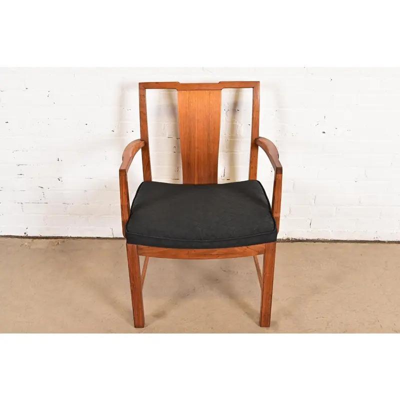 Americano Michael Taylor per Baker Furniture Poltrona in noce moderna di metà secolo, anni '50 in vendita