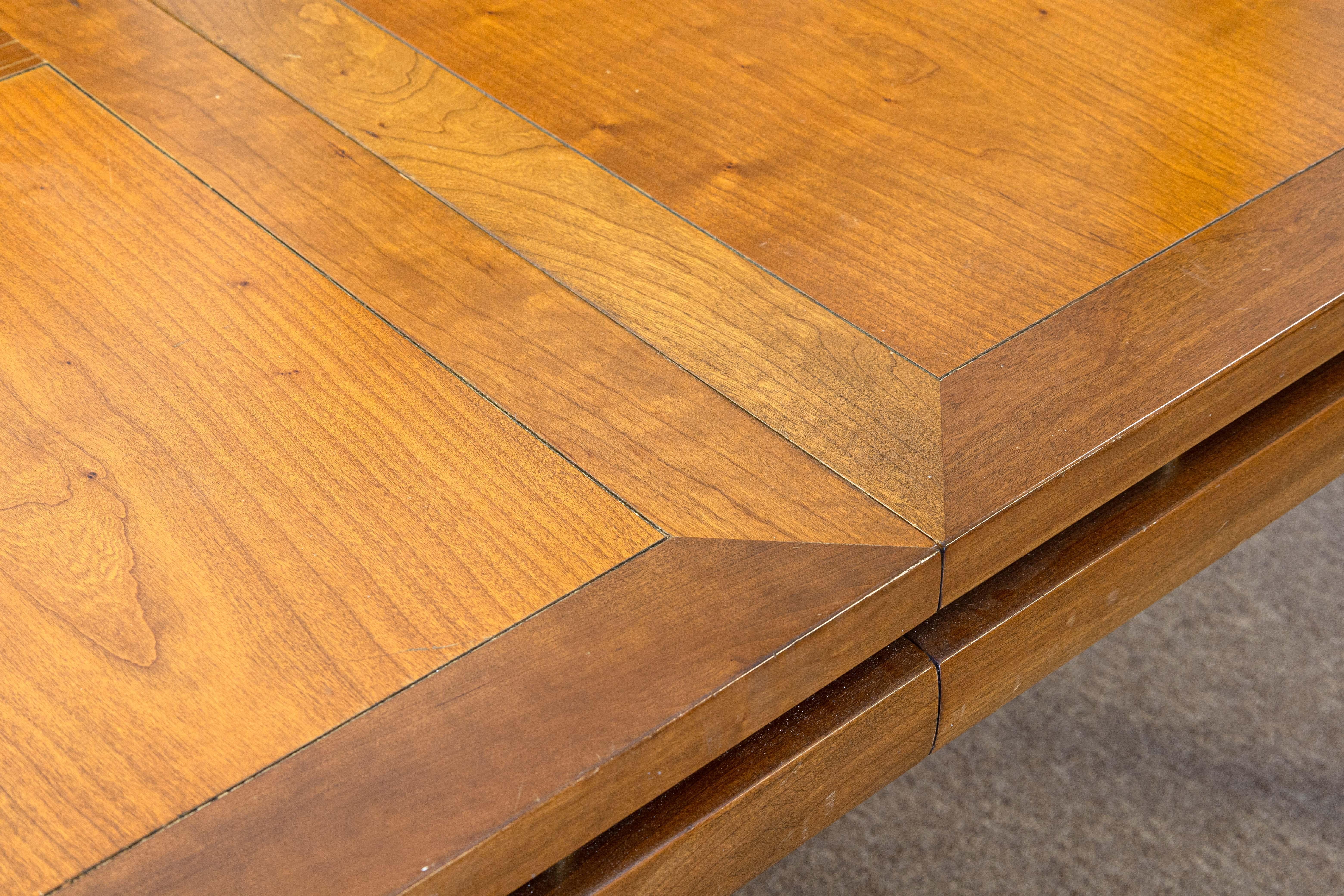 Américain Table de salle à manger New World Collection Michael Taylor pour Baker Furniture en vente