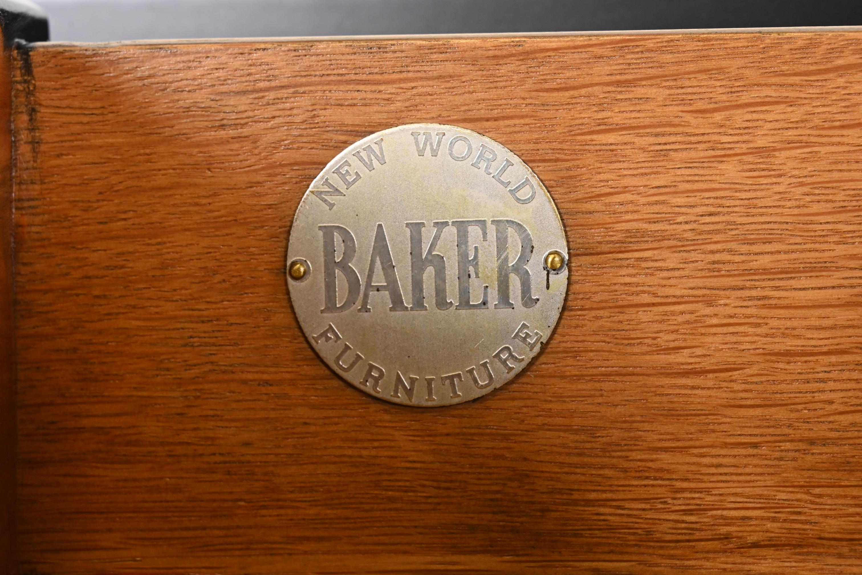 Michael Taylor für Baker Hollywood Regency Bar Cabinet, neu lackiert im Angebot 4