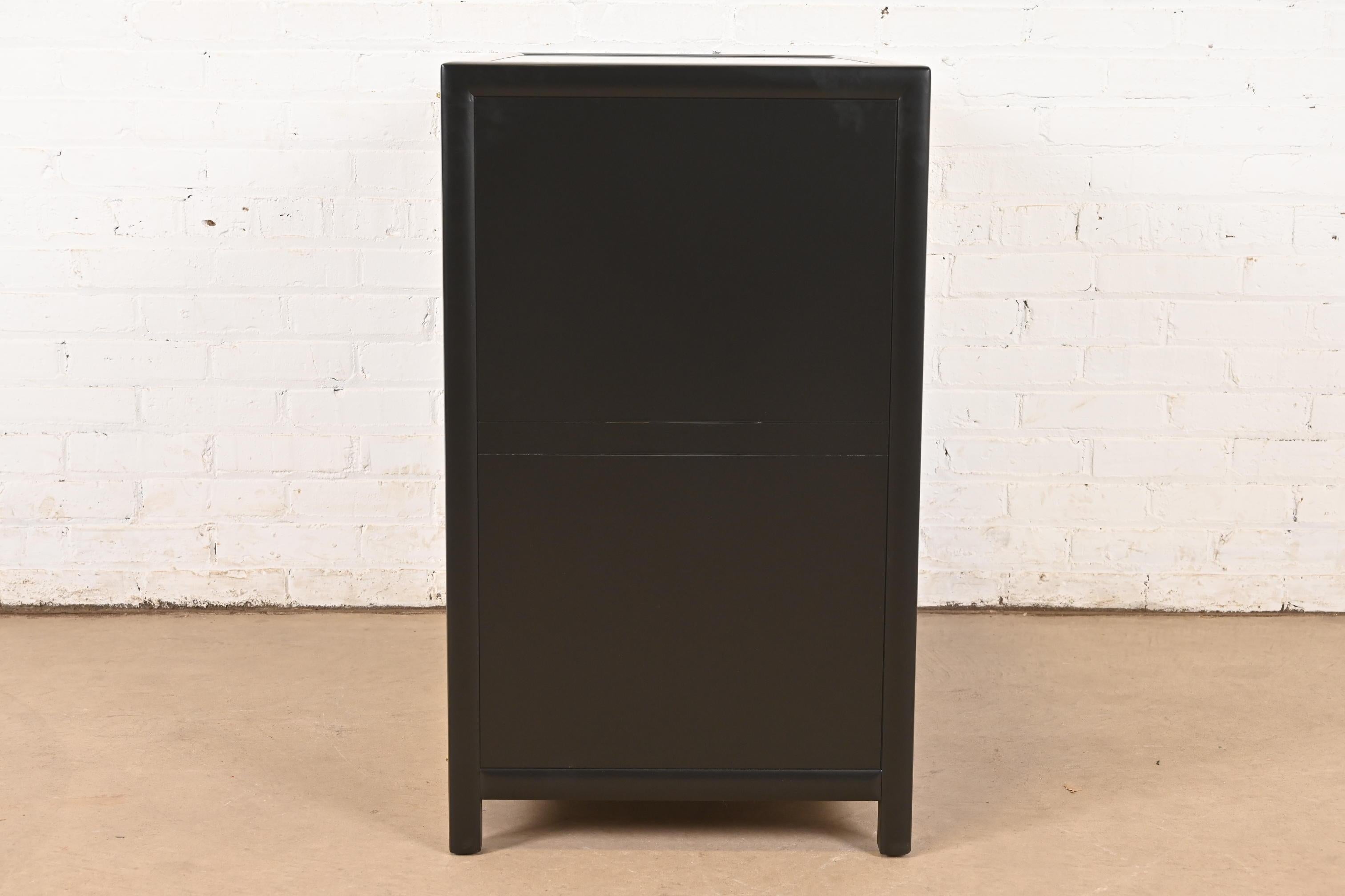 Michael Taylor für Baker Hollywood Regency Bar Cabinet, neu lackiert im Angebot 6