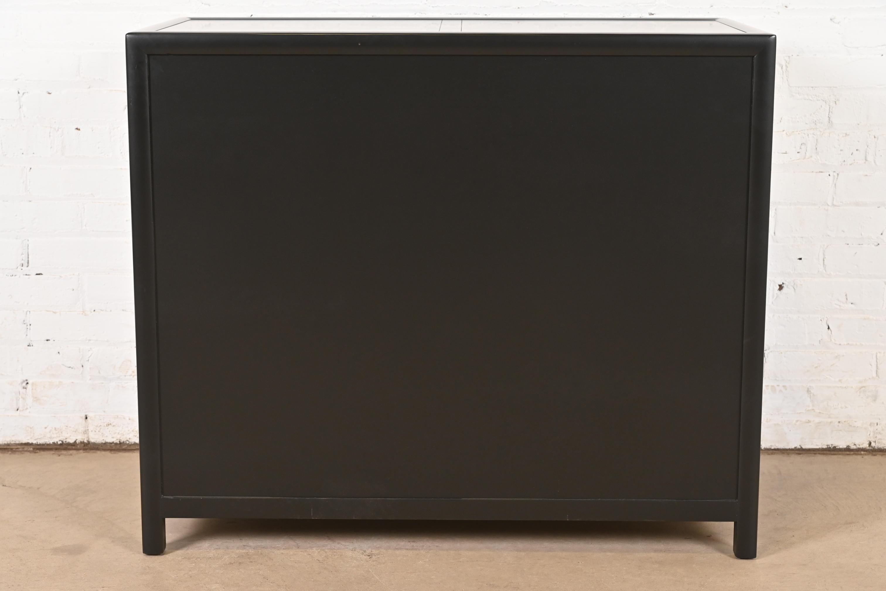 Michael Taylor für Baker Hollywood Regency Bar Cabinet, neu lackiert im Angebot 7