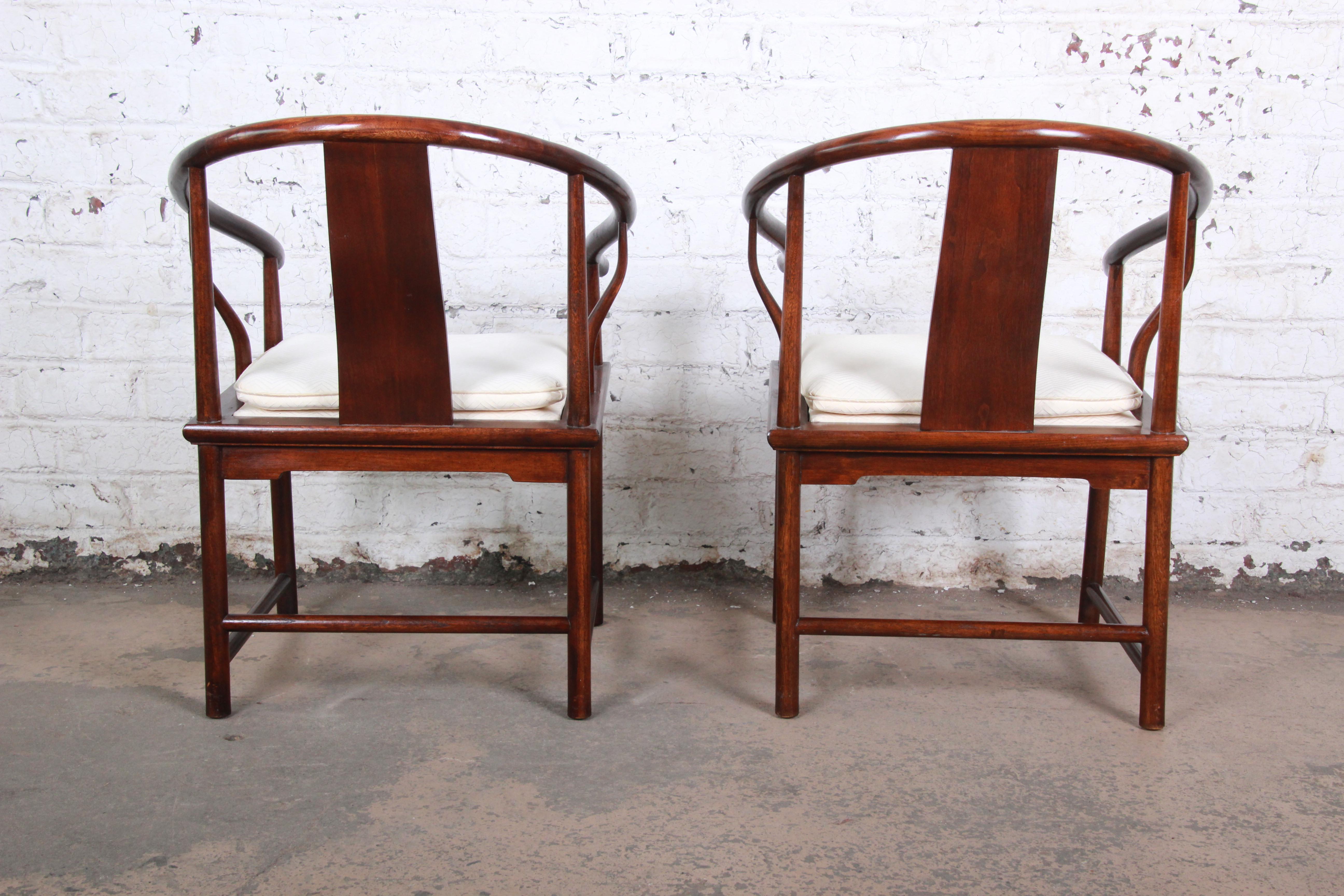 Michael Taylor for Baker Hollywood Regency Walnut Horseshoe Lounge Chairs, Pair In Good Condition In South Bend, IN