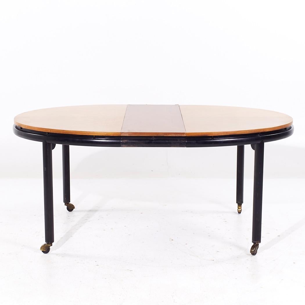 Bois Michael Taylor for Baker Mid Century Table de salle à manger extensible avec 2 abattants en vente