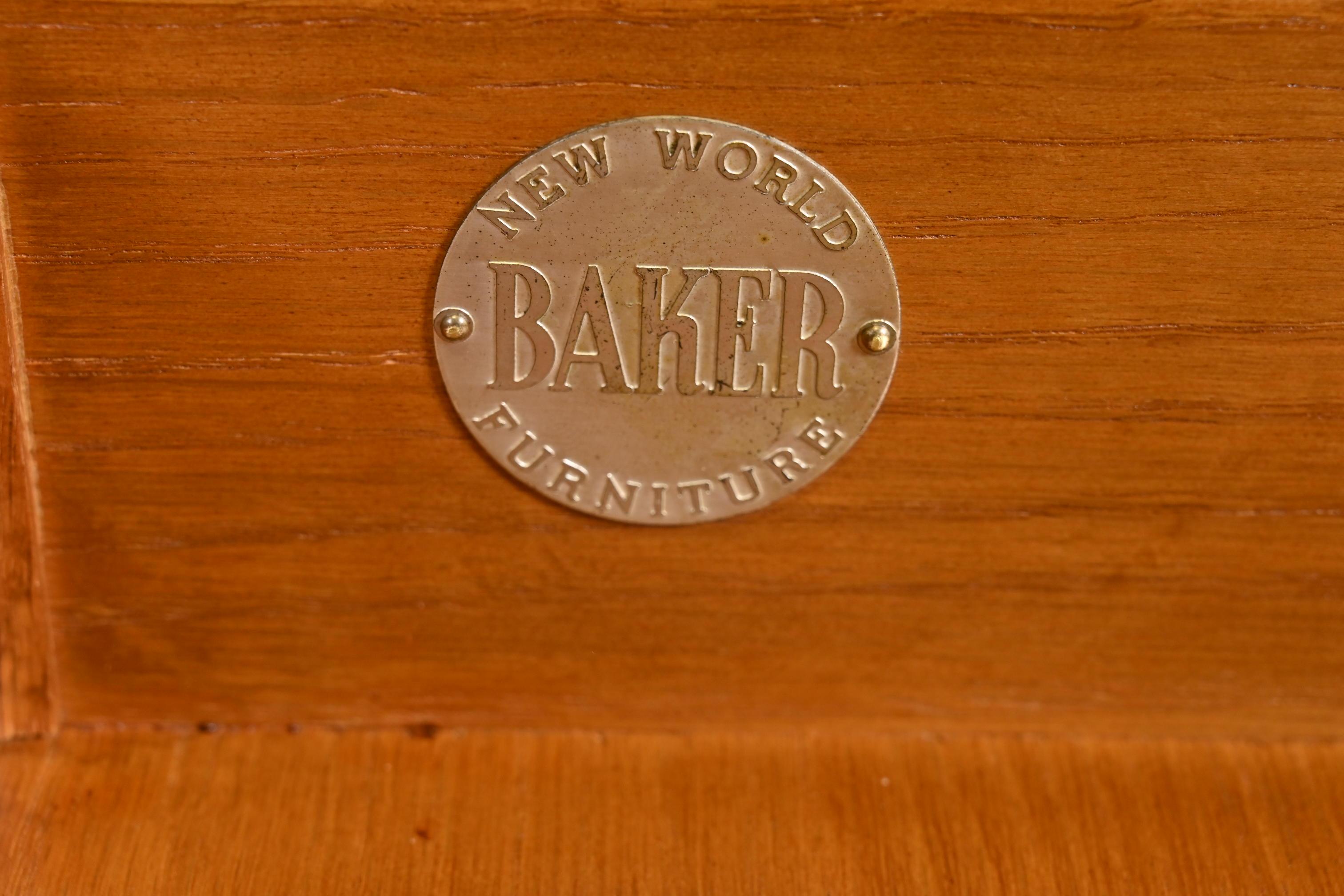 Michael Taylor for Baker Mid-Century Hollywood Regency Crédence buffet en cerisier en vente 1