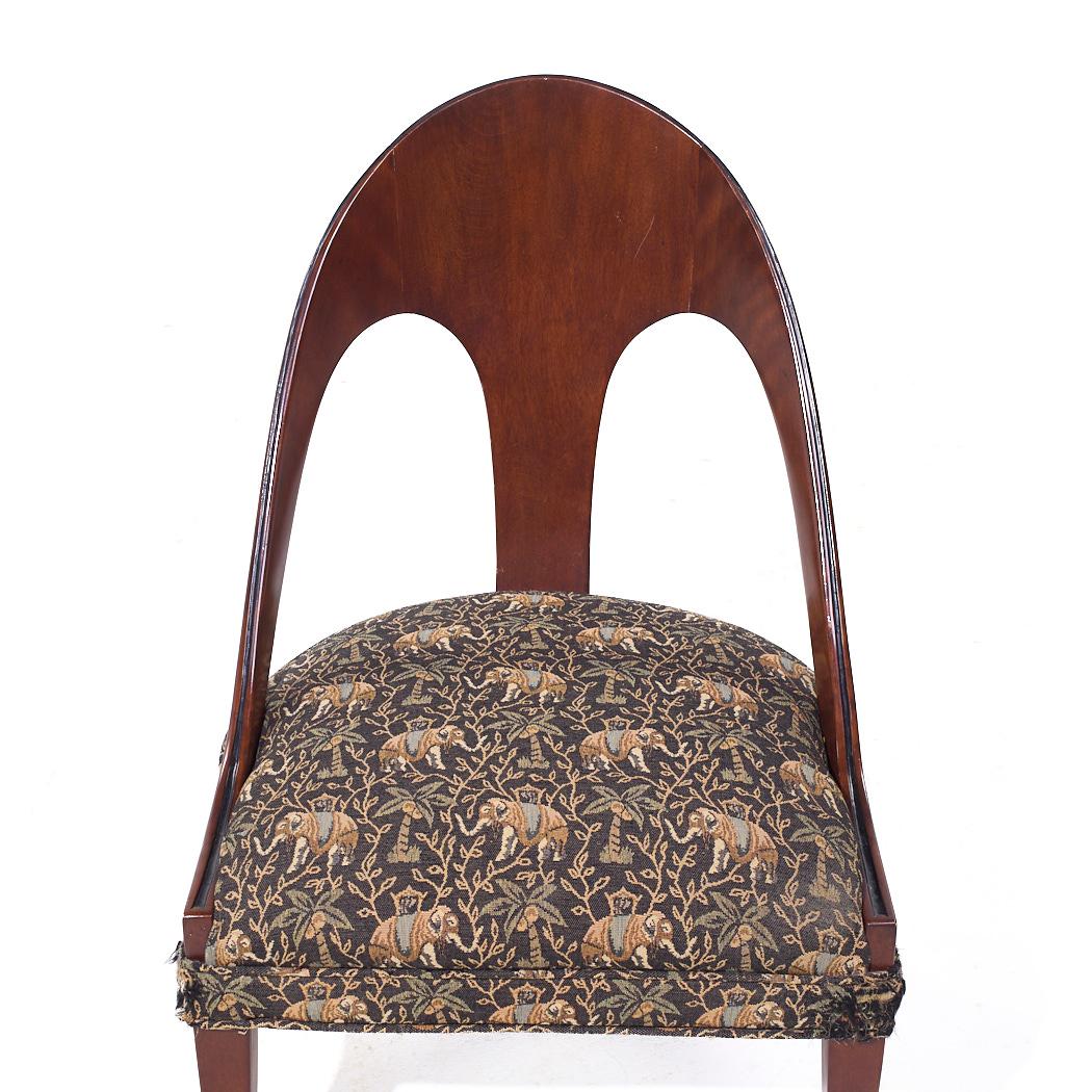 Michael Taylor for Baker Mid Century Mahogany Spoon Back Chairs - Pair (chaises à dossier en forme de cuillère) en vente 3