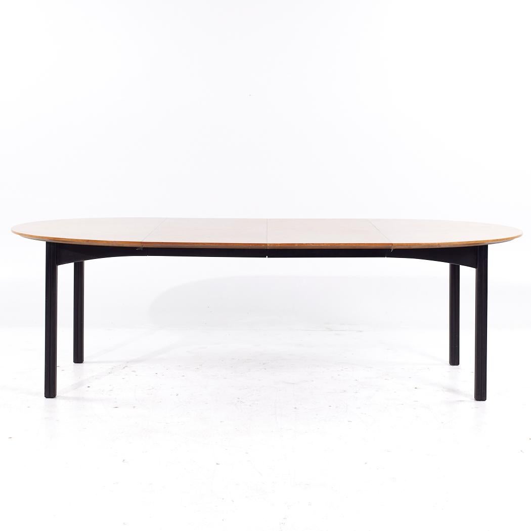 Michael Taylor for Baker Mid Century Walnut Expanding Dining Table with 2 Leaves For Sale 5