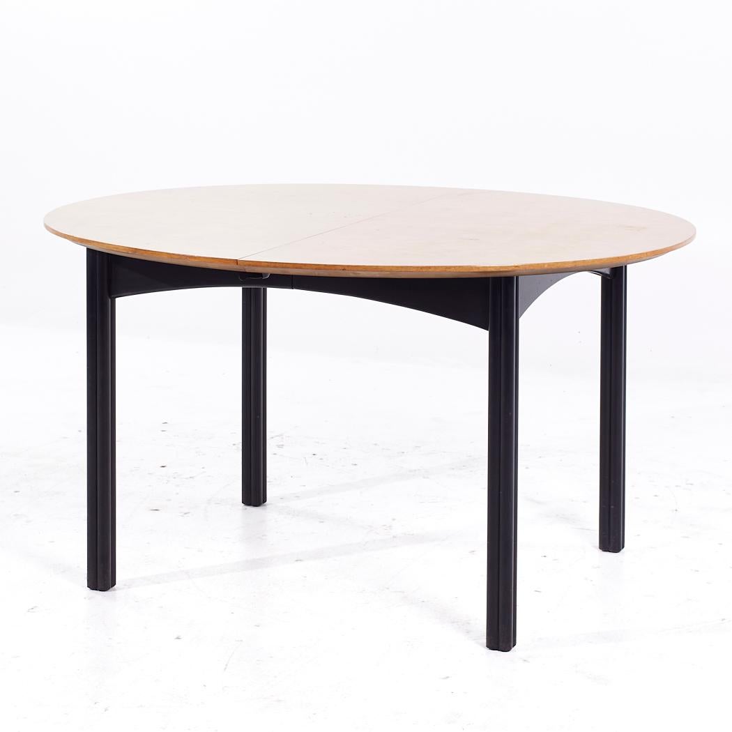 Mid-Century Modern Michael Taylor for Baker Mid Century Table de salle à manger extensible en noyer avec 2 abattants en vente