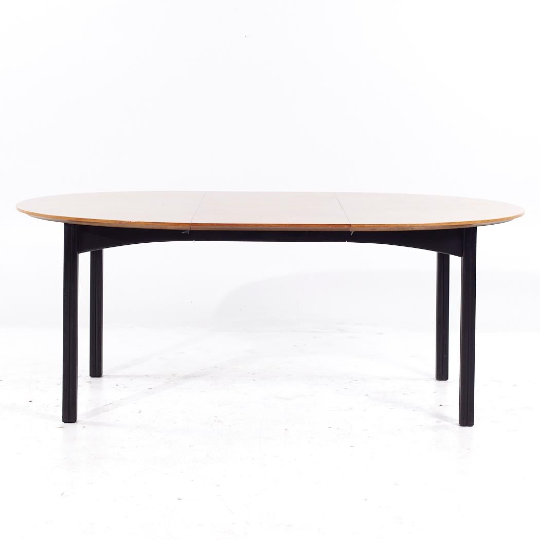 Michael Taylor for Baker Mid Century Table de salle à manger extensible en noyer avec 2 abattants en vente 1
