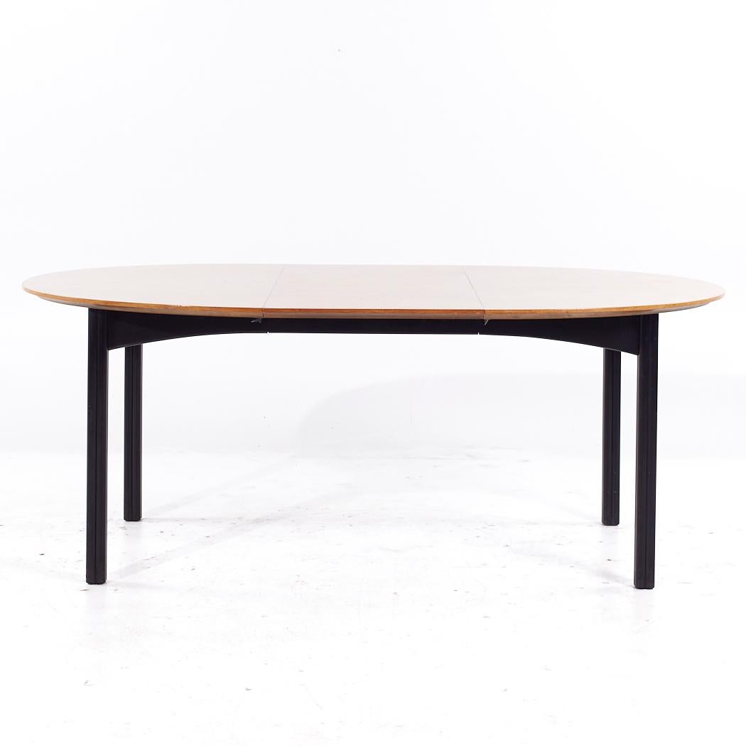 Michael Taylor for Baker Mid Century Table de salle à manger extensible en noyer avec 2 abattants en vente 1