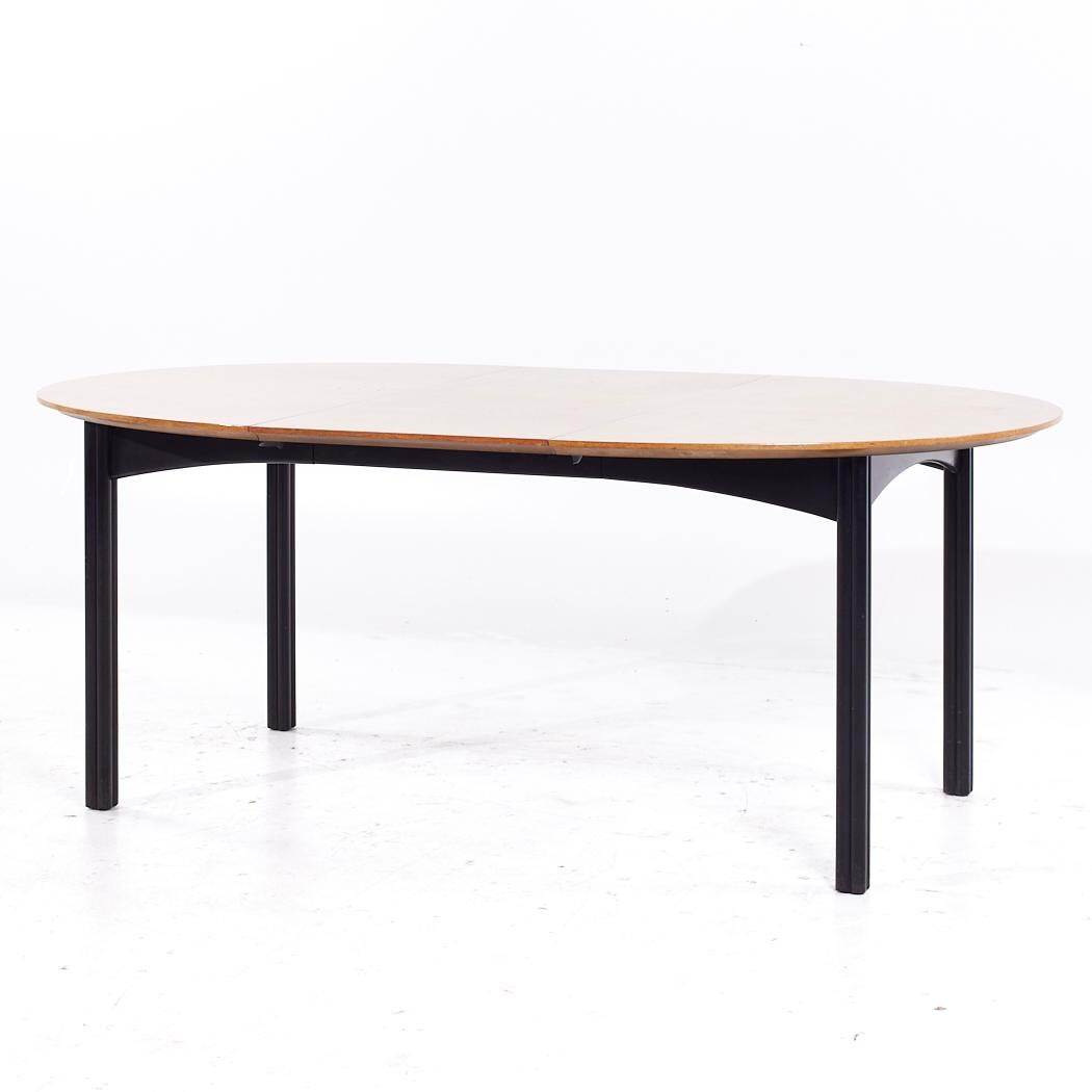 Michael Taylor for Baker Mid Century Walnut Expanding Dining Table with 2 Leaves For Sale 3