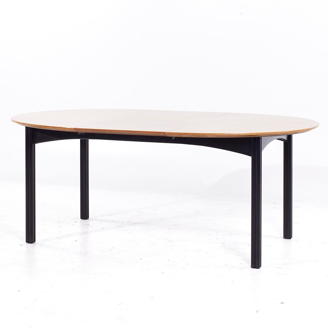 Michael Taylor for Baker Mid Century Table de salle à manger extensible en noyer avec 2 abattants en vente 2