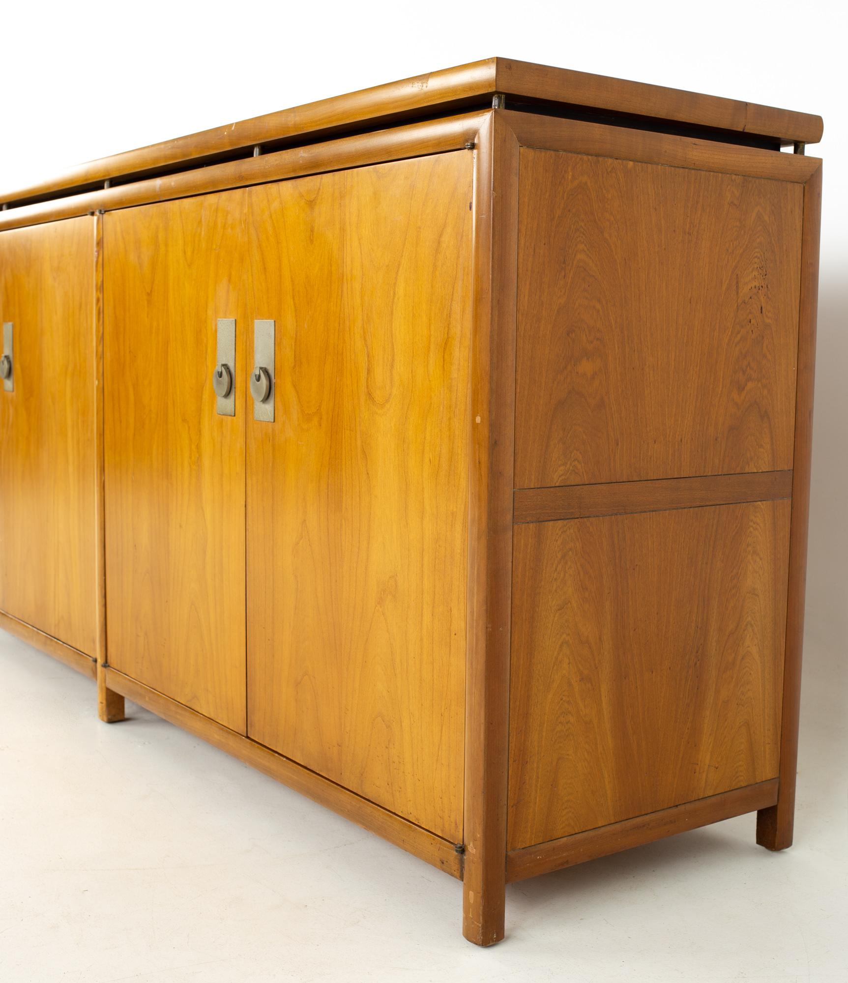 Michael Taylor for Baker New World Collection MCM Sideboard Buffet Credenza In Good Condition In Countryside, IL