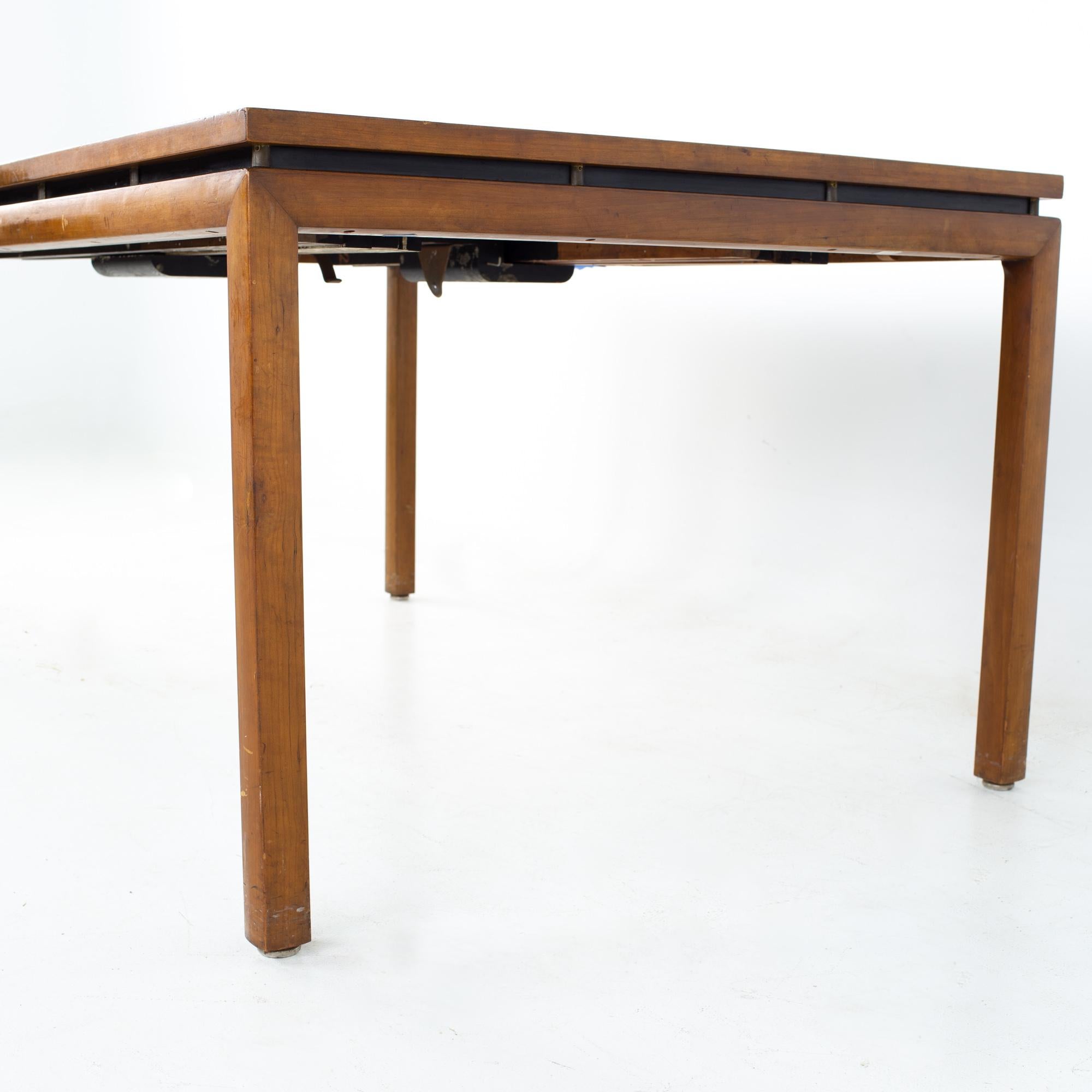 Américain Table de salle à manger à rallonge mi-siècle Michael Taylor pour Baker New World Collection en vente