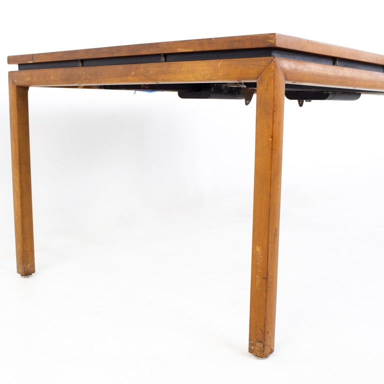 Michael Taylor for Baker New World Collection Mid Century Expanding Dining Table In Good Condition For Sale In Countryside, IL