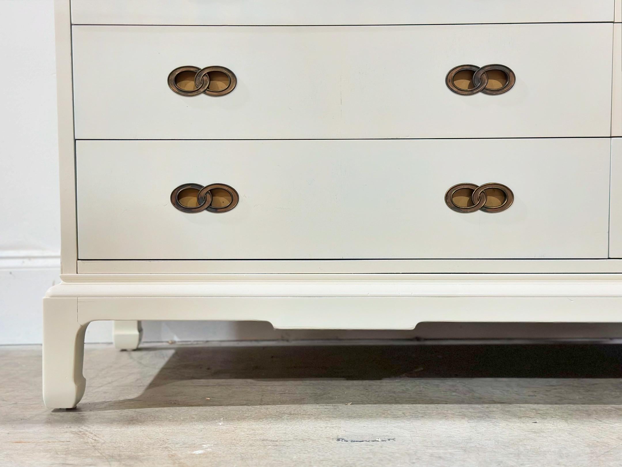 Michael Taylor for Henredon - Dresser - Off White Cream Lacquer - Brass Hardware In Good Condition In Decatur, GA