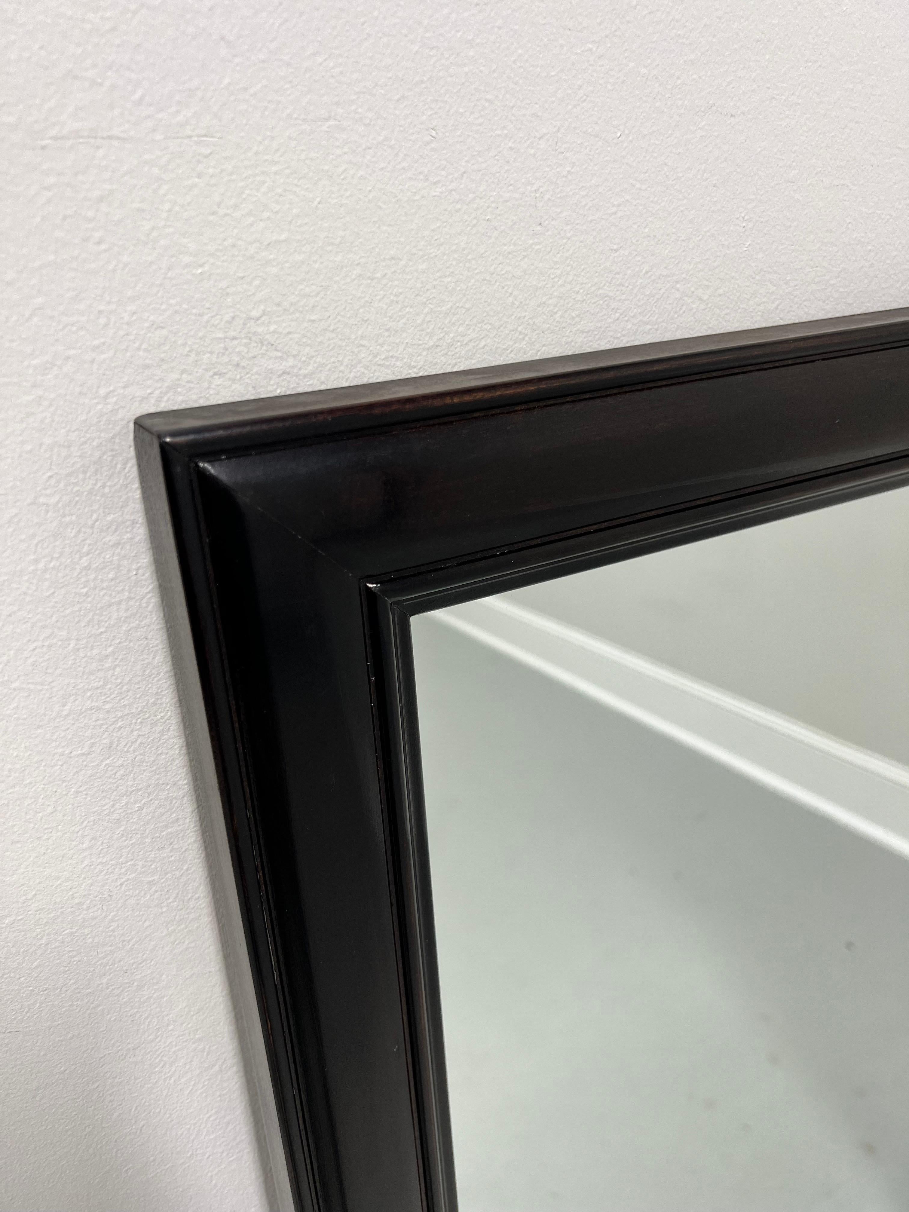Eine asiatisch inspirierte Kommode oder ein Wandspiegel von Michael Taylor für Henredon. Verspiegeltes Glas in einem Rahmen aus dunklem Mahagoni, der ebonisiert wurde. Hergestellt in Morganton, North Carolina, USA, ca. 1982.

Stil #:  9930-04