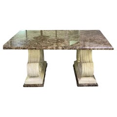 Michael Taylor Tisch mit Marmorplatte und doppeltem Pedestal mit Steinsockel