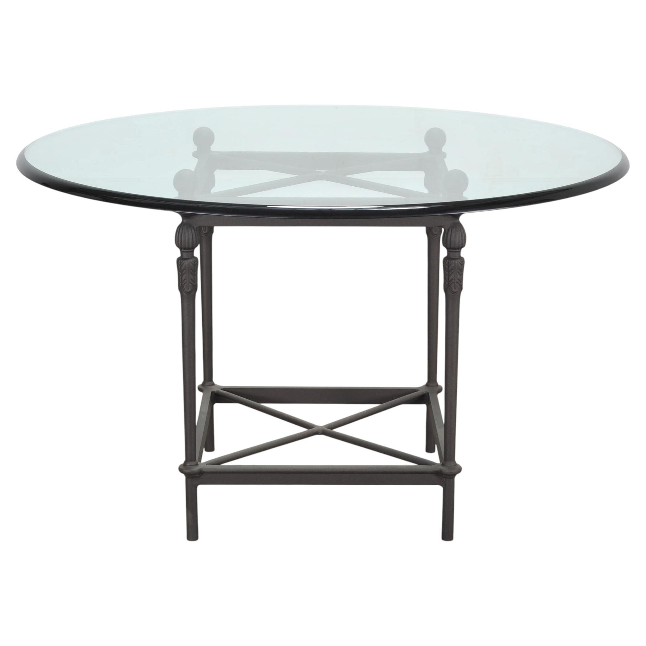 Mesa de comedor redonda «Montecito» de Michael Taylor, para el centro del salón o el jardín en venta