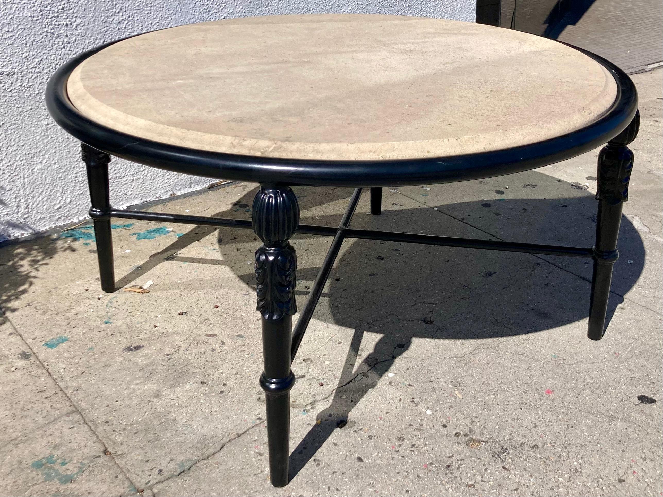 Autre Table basse ronde de patio Montecito avec plateau en pierre Michael Taylor en vente