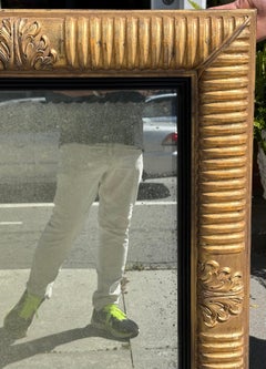 Espejo de madera dorada estilo Regencia Michael Taylor Panache