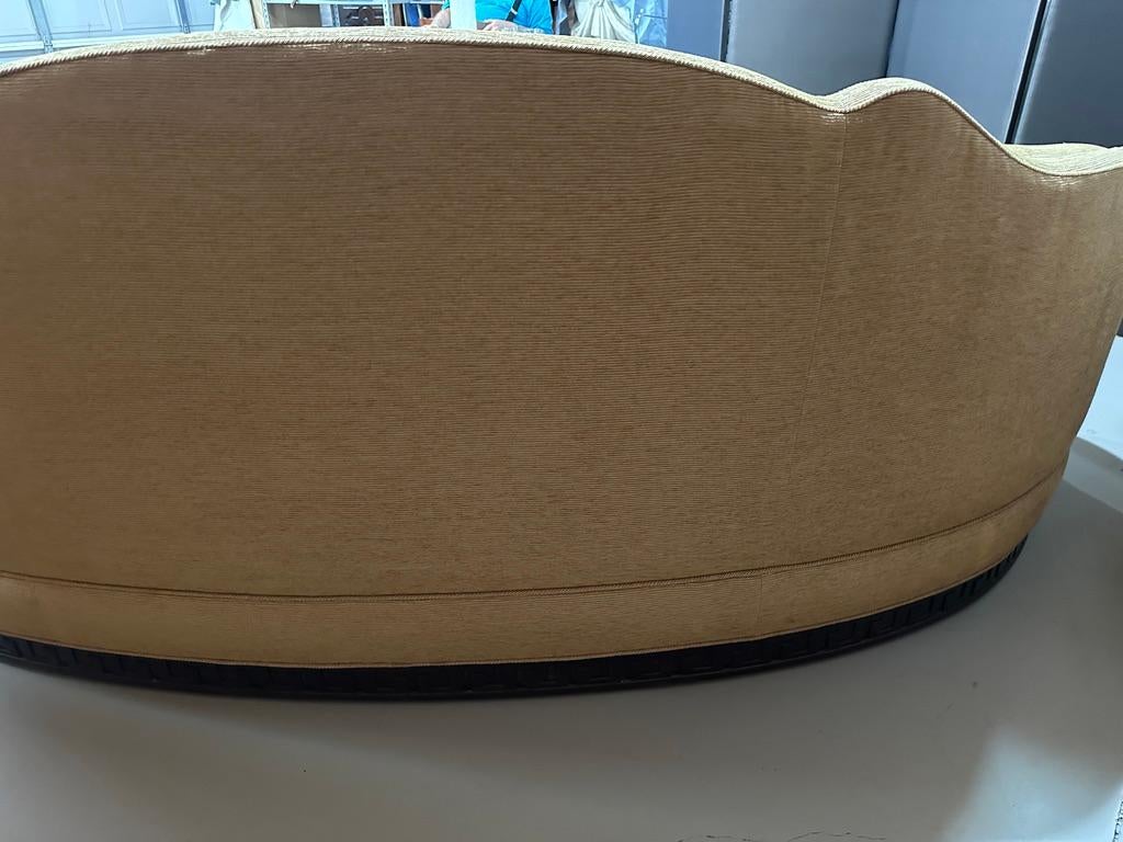Michael Taylor/Schiaparelli-Sofa, 96 Zoll lang, maßgefertigter griechischer Schlüsselsockel (Handgefertigt) im Angebot