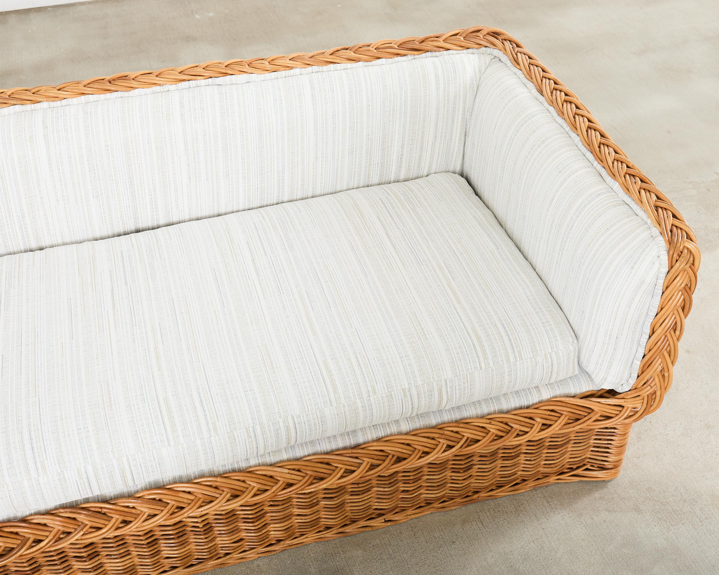 Canapé et pouf en rotin de style Wicker Works italien de Michael Taylor en vente 3