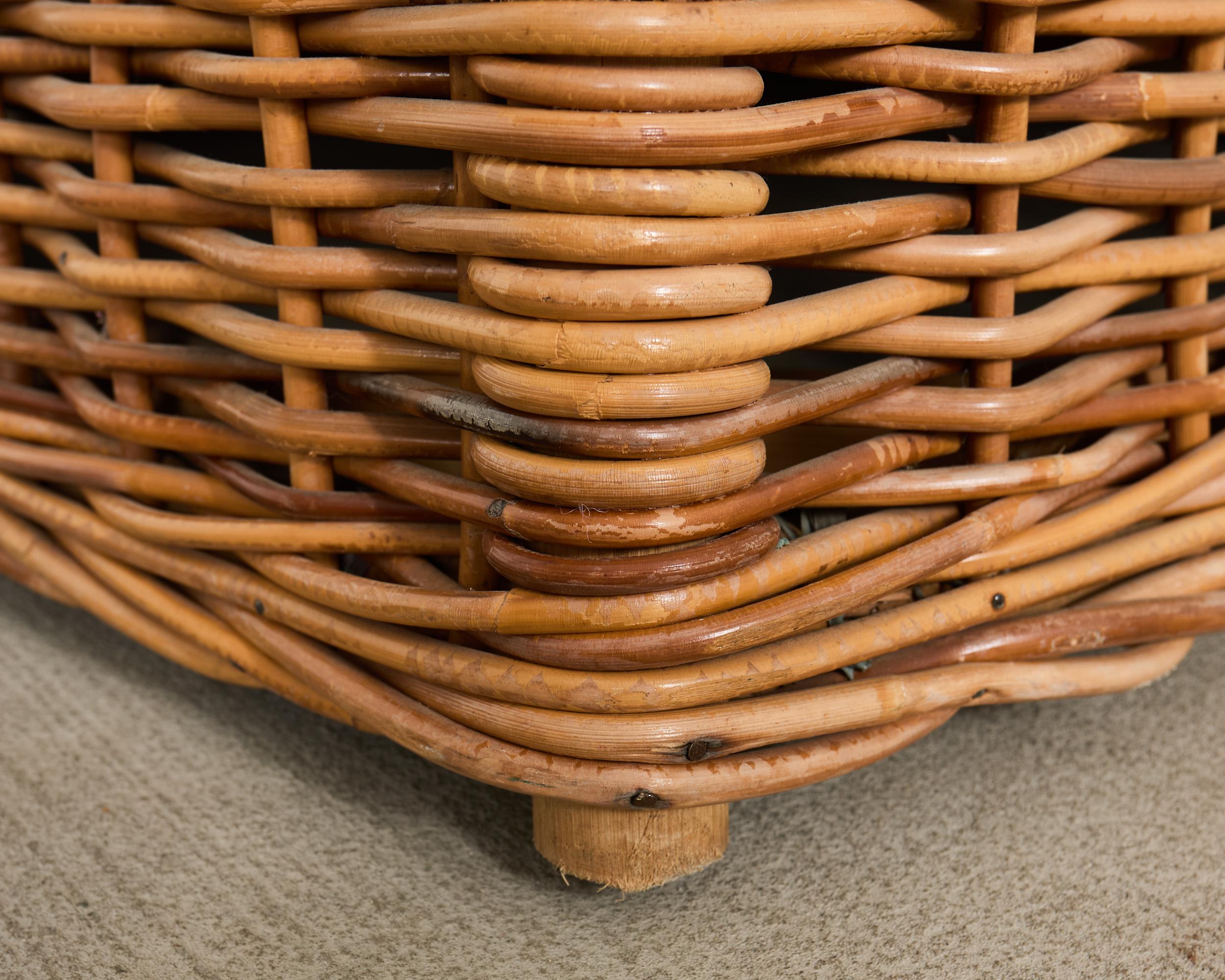 Canapé et pouf en rotin de style Wicker Works italien de Michael Taylor en vente 8