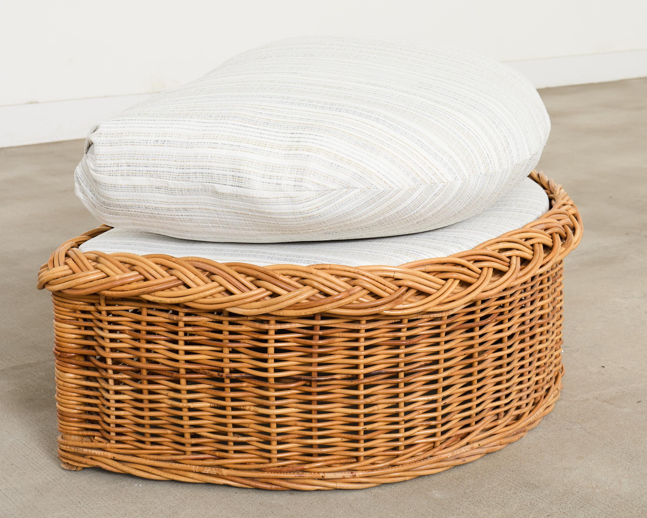 Canapé et pouf en rotin de style Wicker Works italien de Michael Taylor en vente 12