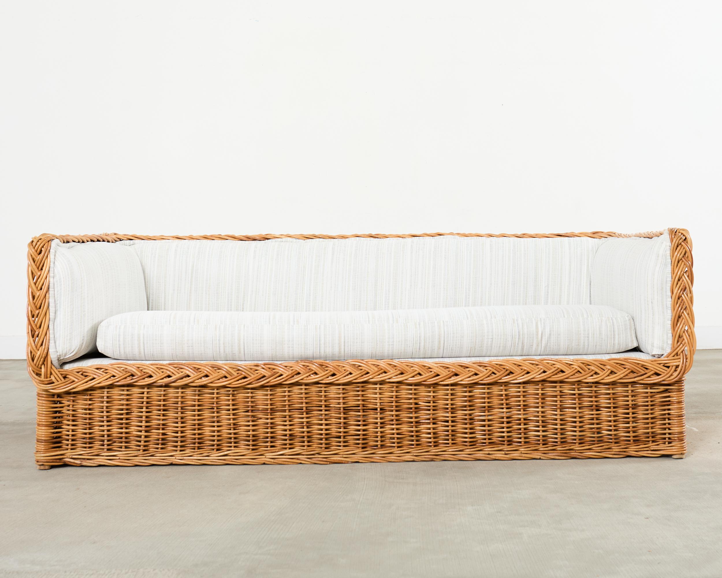 Canapé et pouf en rotin de style Wicker Works italien de Michael Taylor Bon état - En vente à Rio Vista, CA