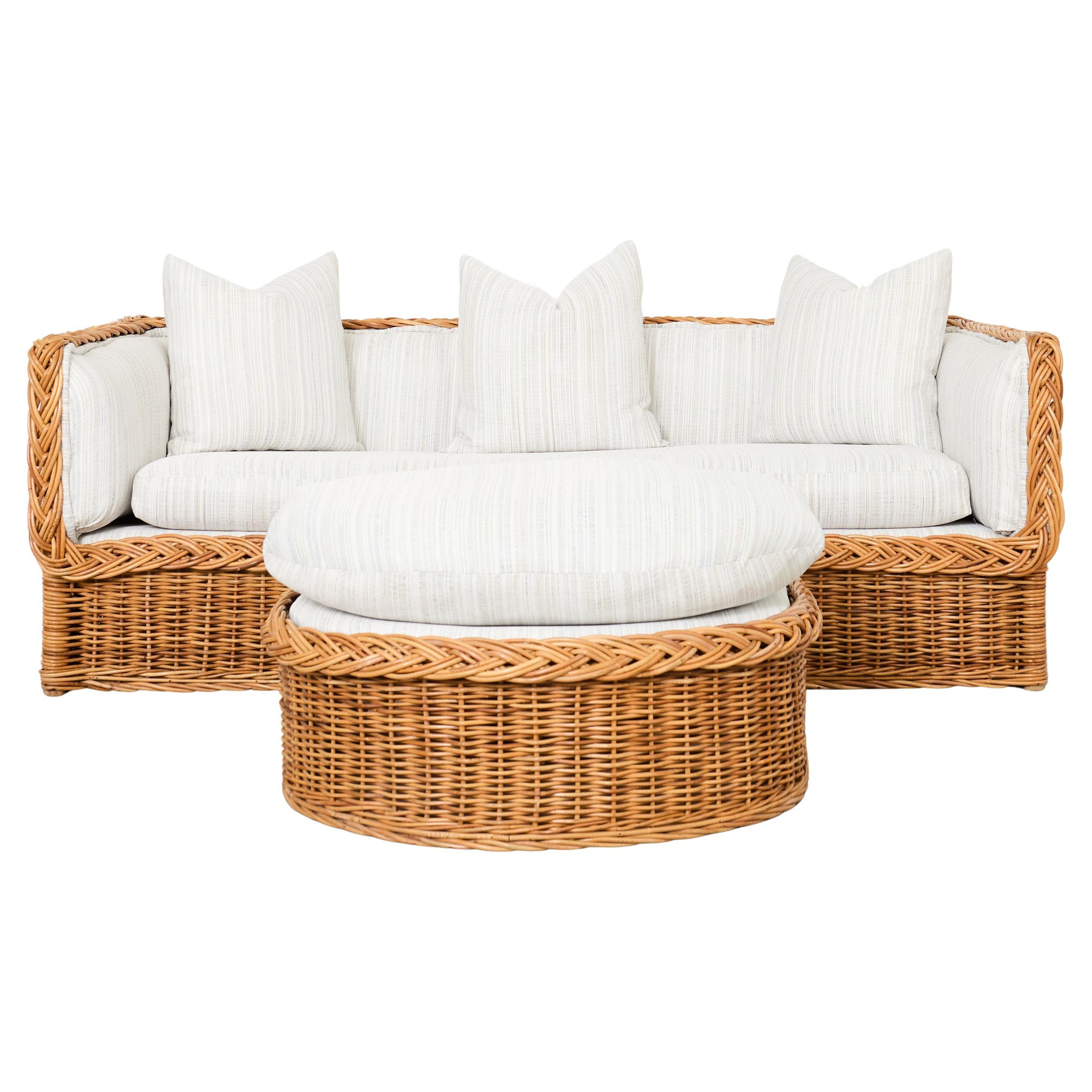 Canapé et pouf en rotin de style Wicker Works italien de Michael Taylor