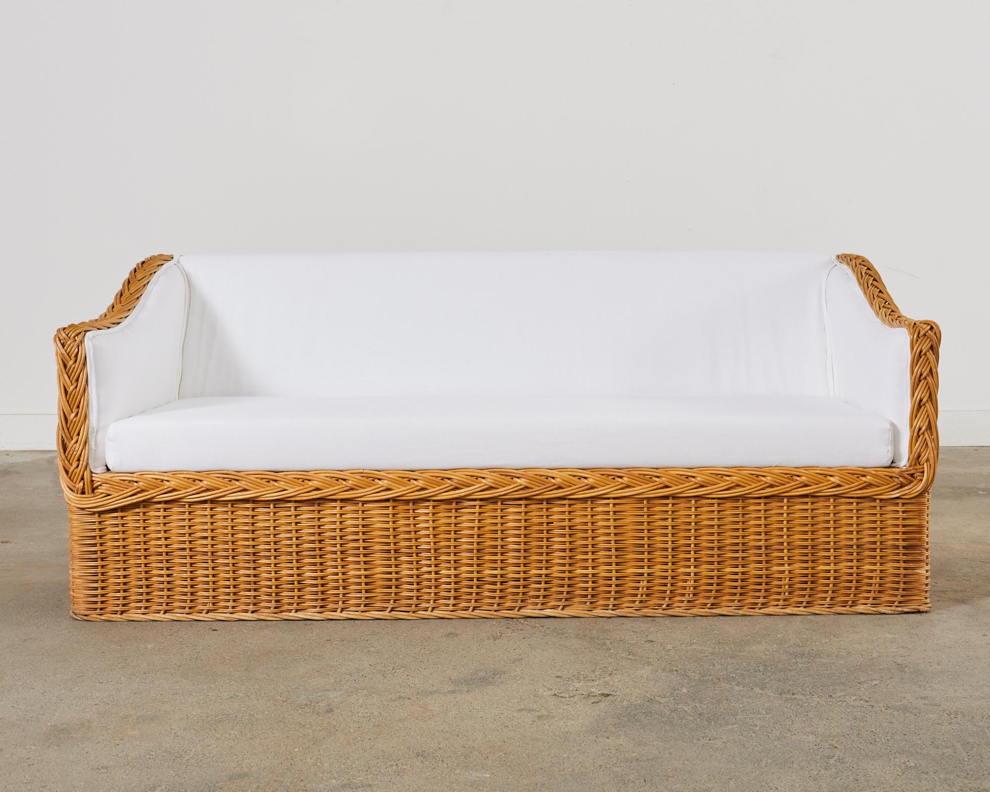 Organisches modernes Sofa aus Korbweide-Rattan im Michael Taylor-Stil im Angebot 8