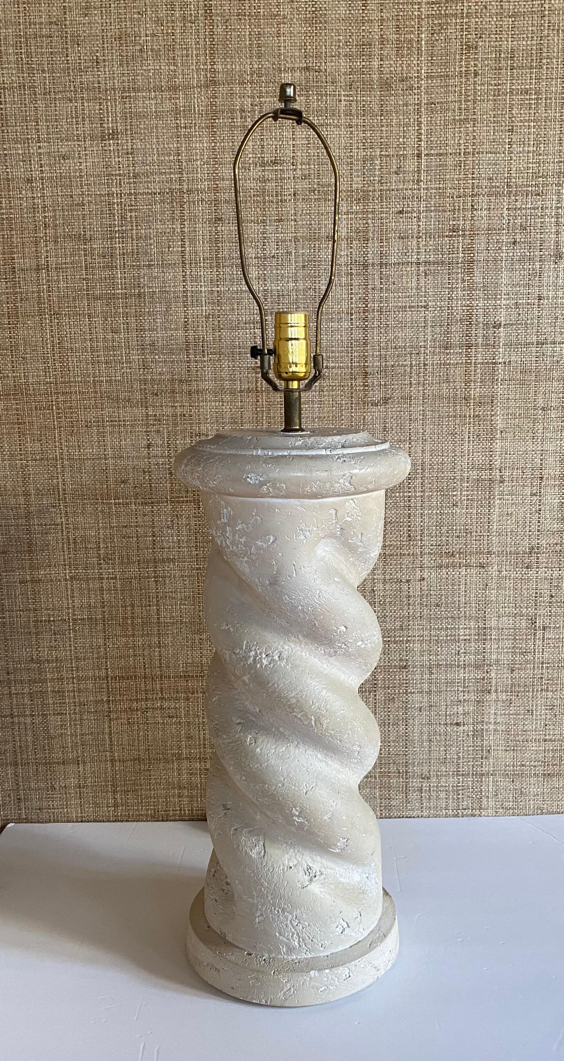 Michael Taylor Style Sculptural Modern Plaster Twist Spiral Column Table Lamp In Good Condition For Sale In Lambertville, NJ