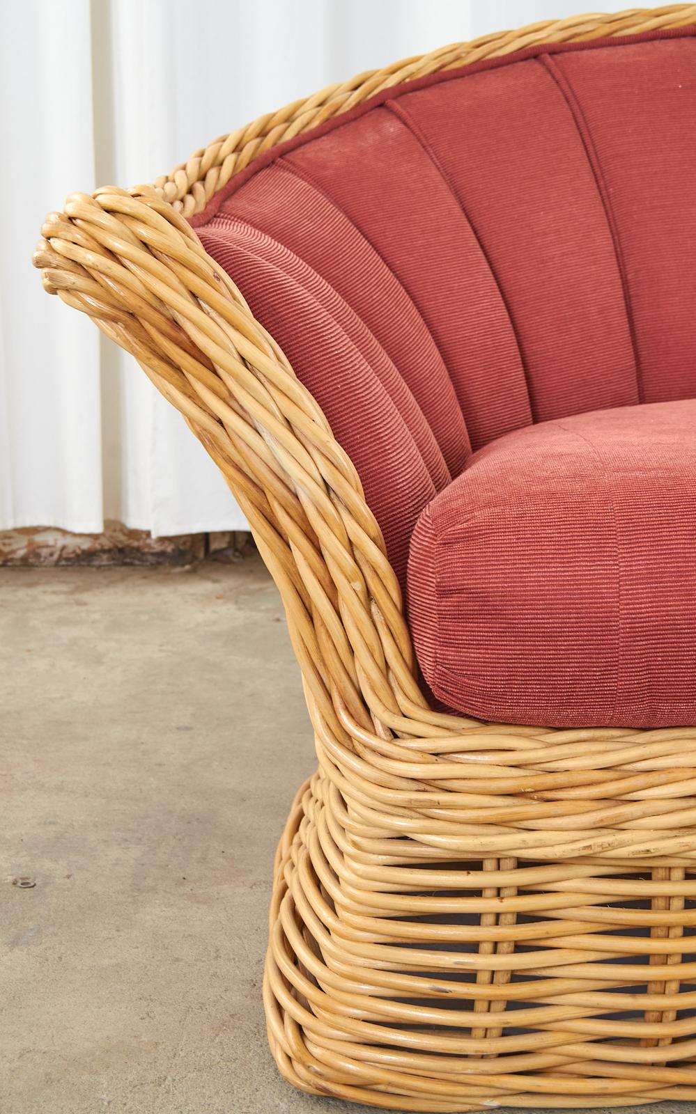 Gewebtes Rattan-Sofa im Michael Taylor-Stil und passende Ottomane im Angebot 7