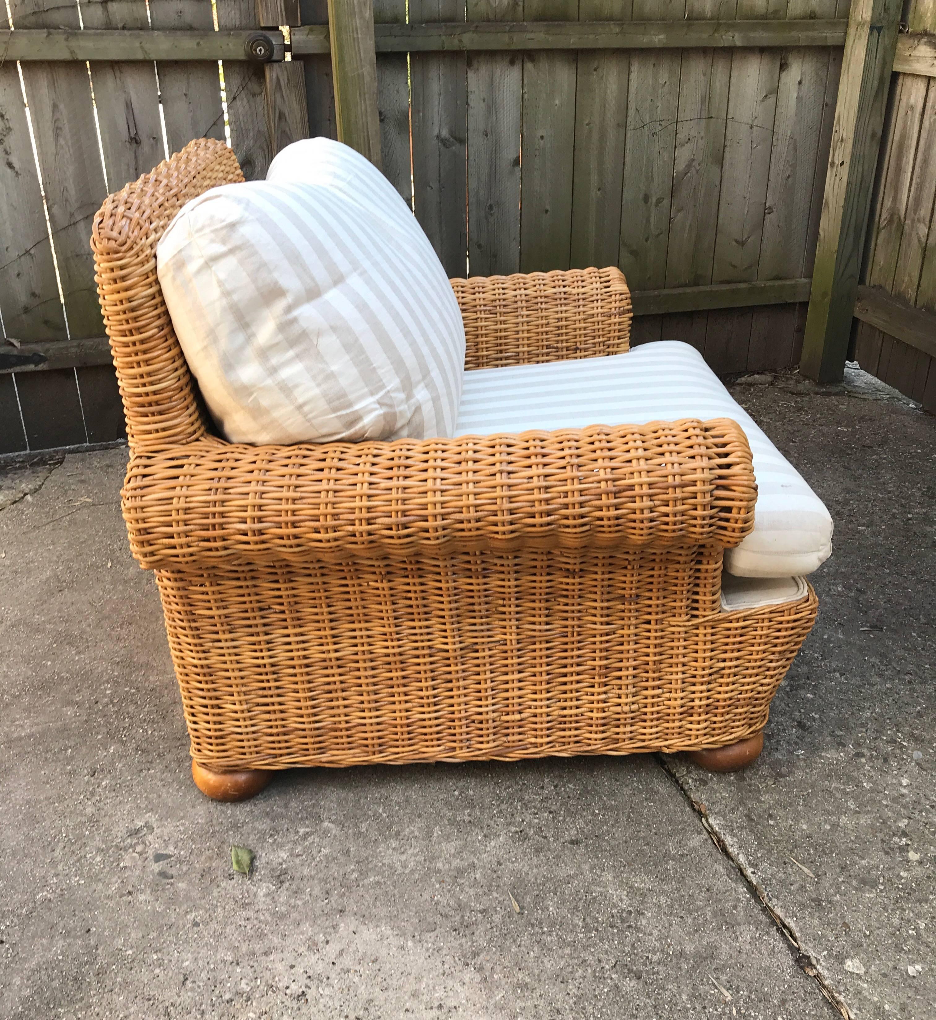 Américain Chaise longue en osier tressé et rotin style Michael Taylor