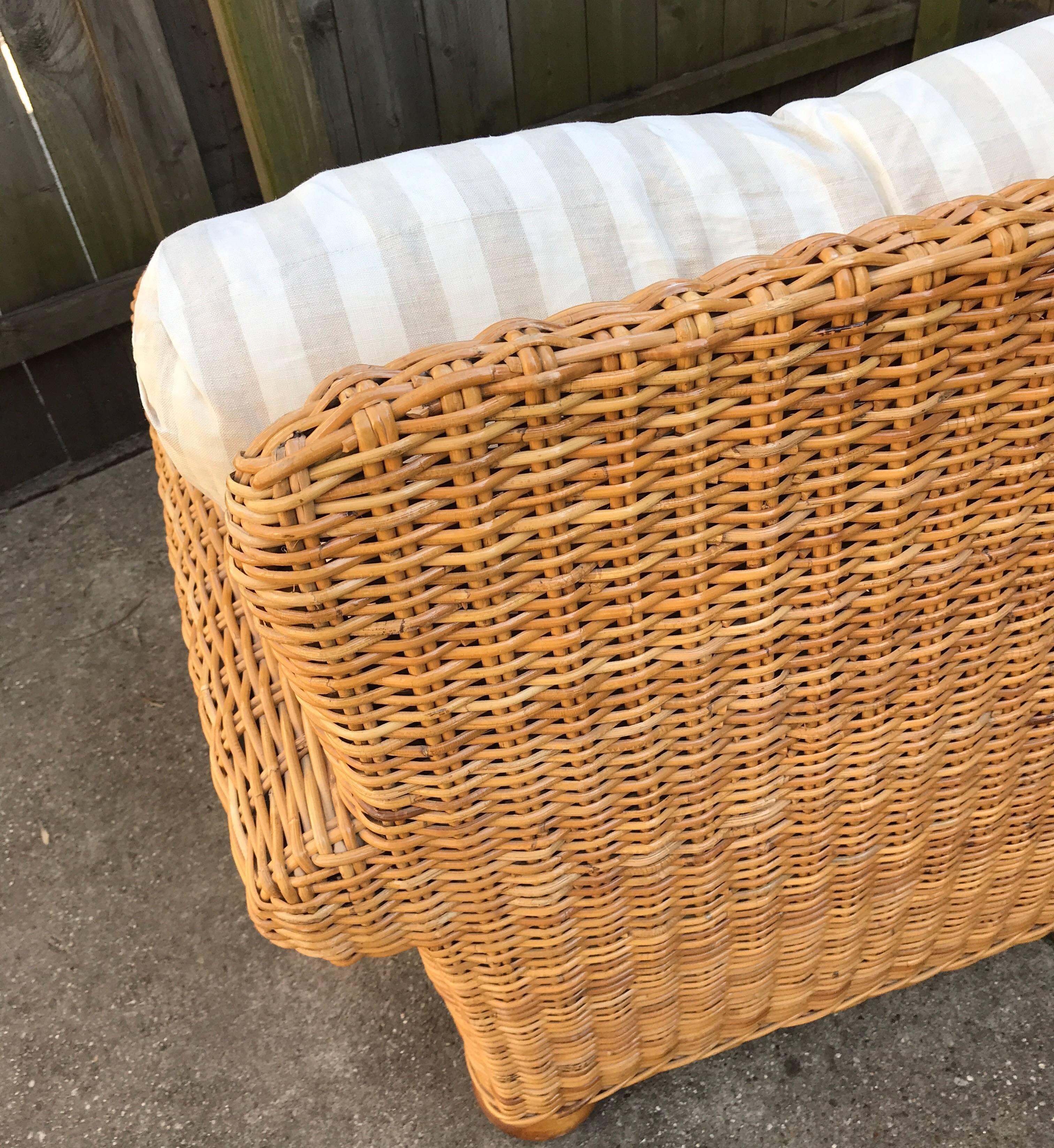 Fin du 20e siècle Chaise longue en osier tressé et rotin style Michael Taylor
