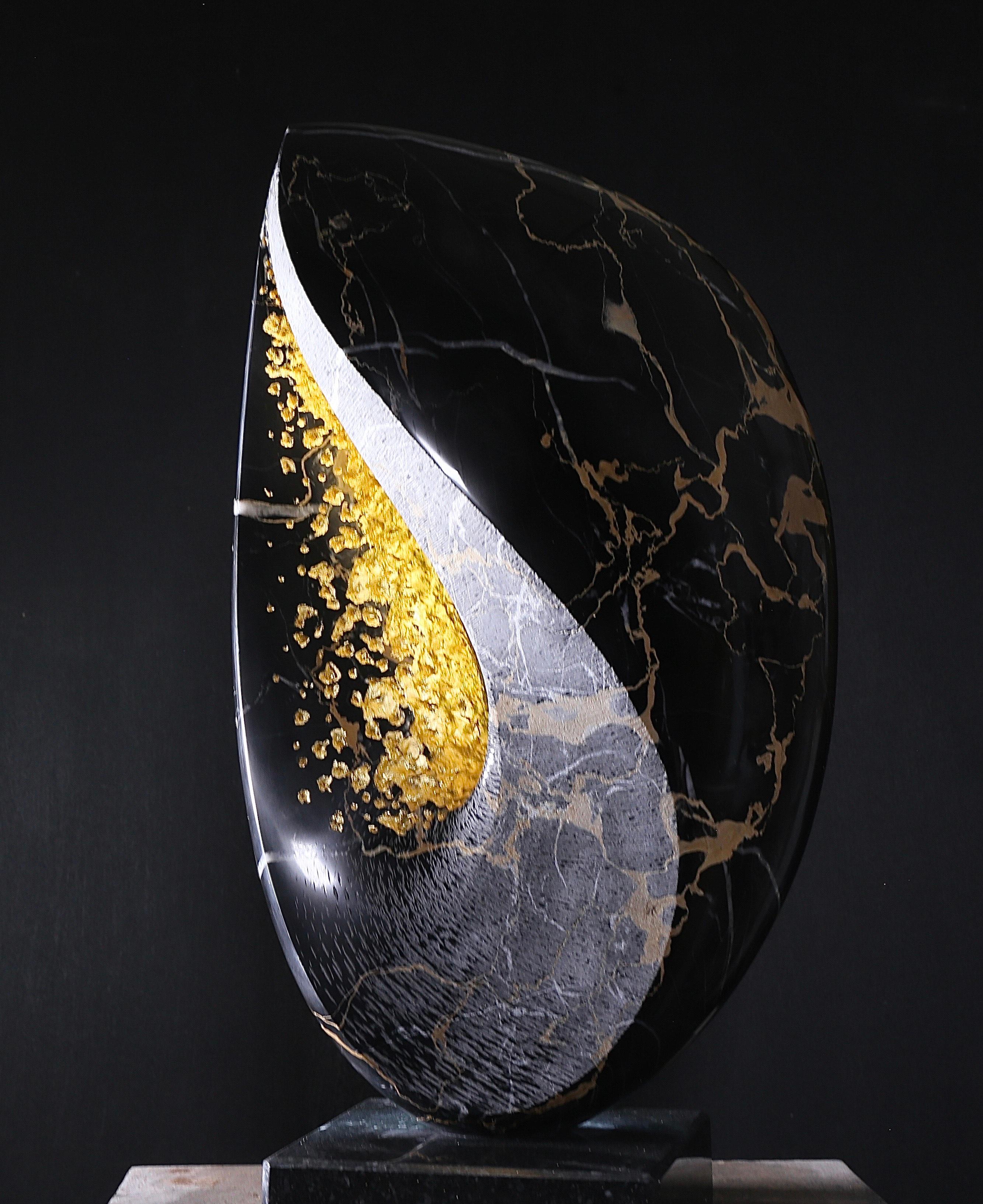 Michael Thacker Abstract Sculpture - Nestle
